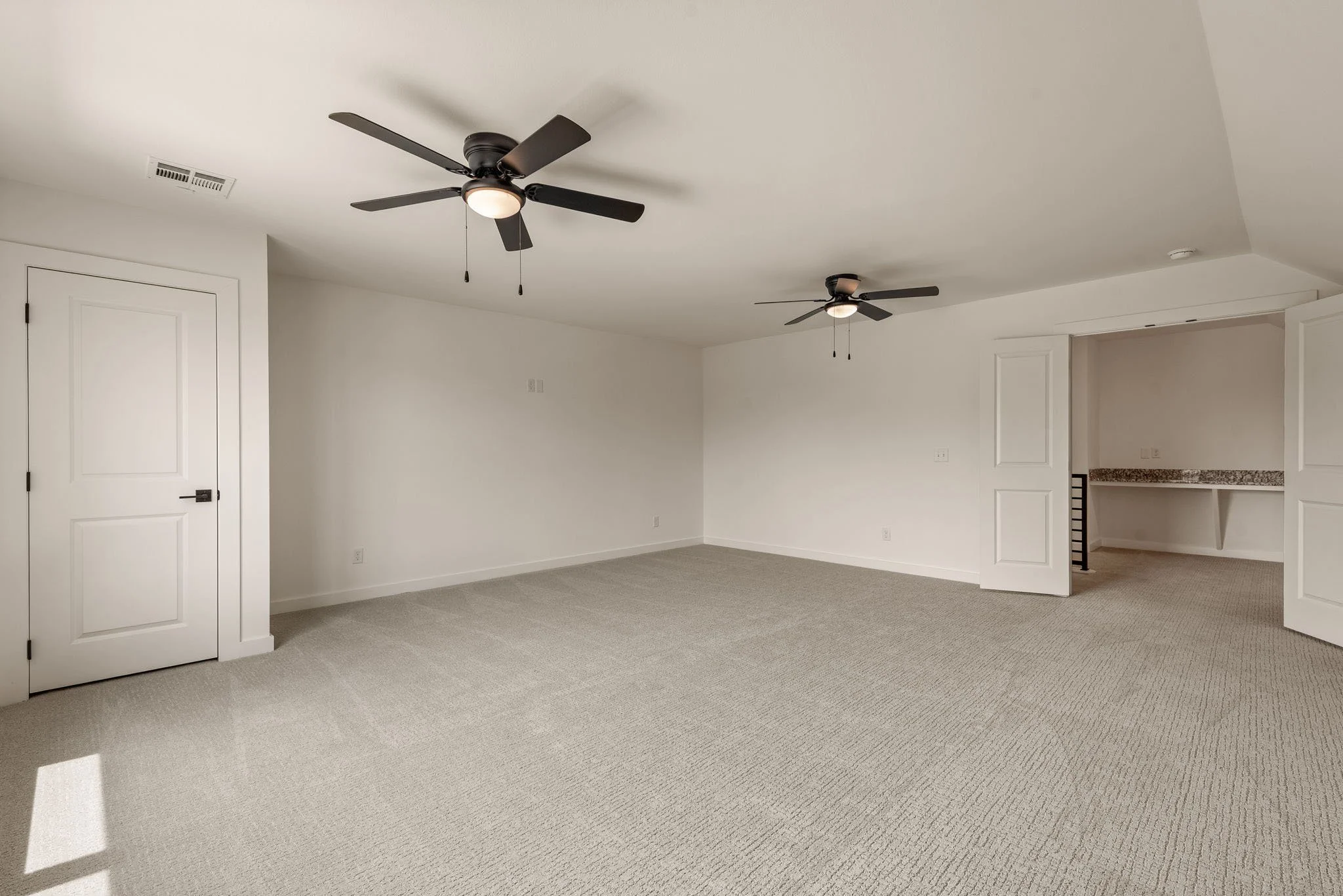 51-web-or-mls-2402 E Northampton St_Int_GCREP-11.jpg