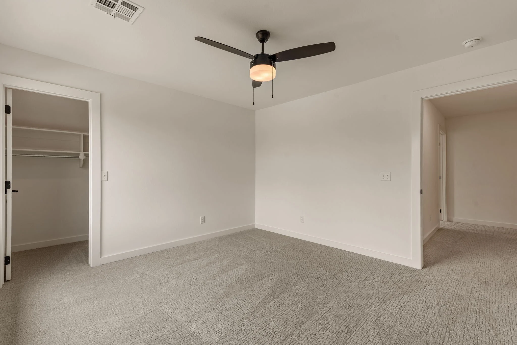 48-web-or-mls-2402 E Northampton St_Int_GCREP-8.jpg