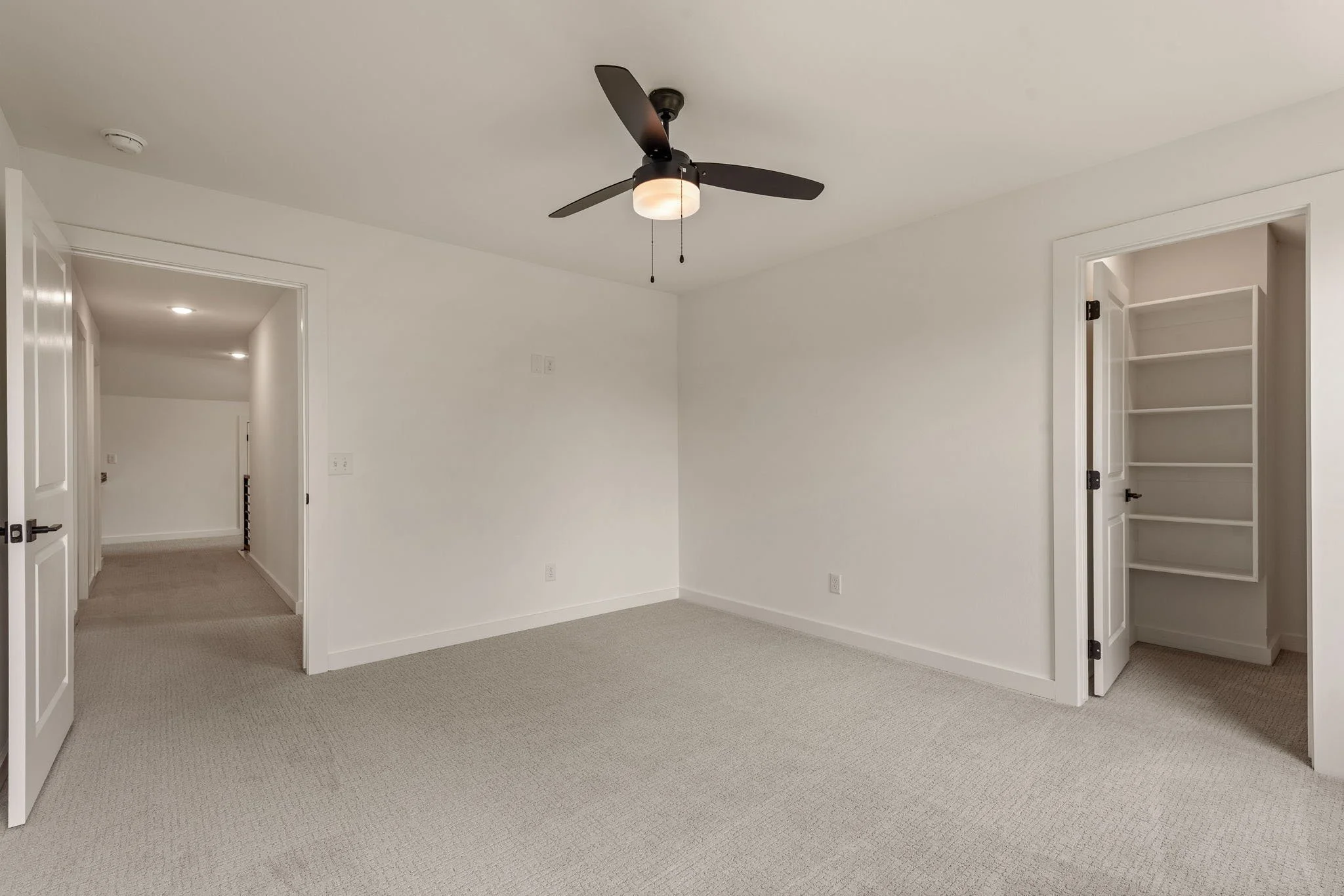 45-web-or-mls-2402 E Northampton St_Int_GCREP-5.jpg