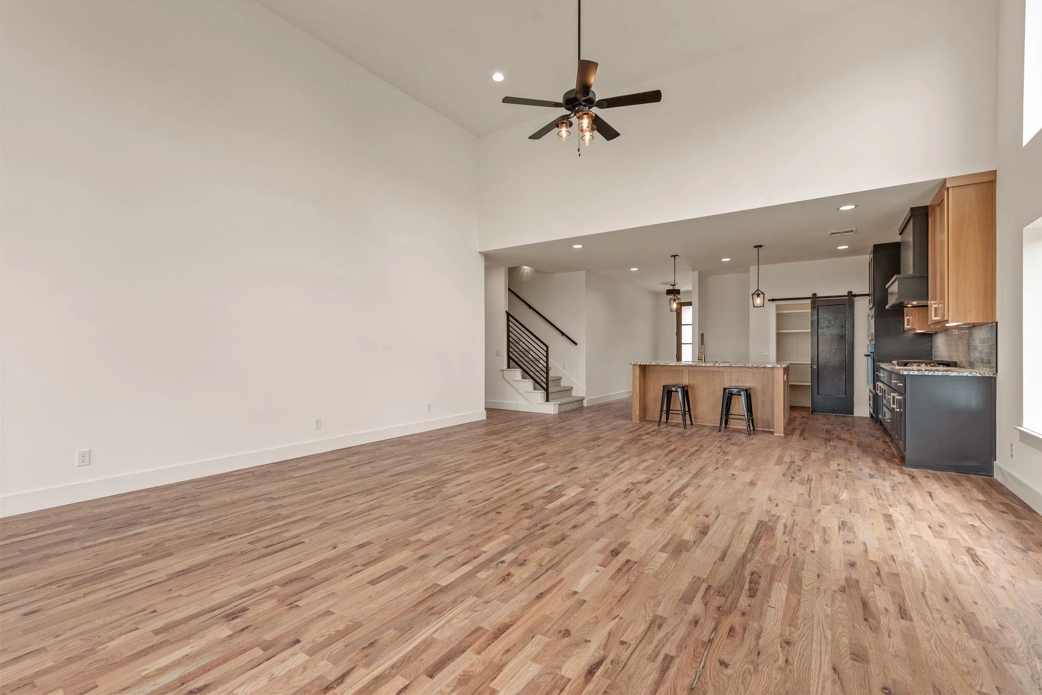 16-web-or-mls-2402 E Northampton St_Int_GCREP-44.jpg