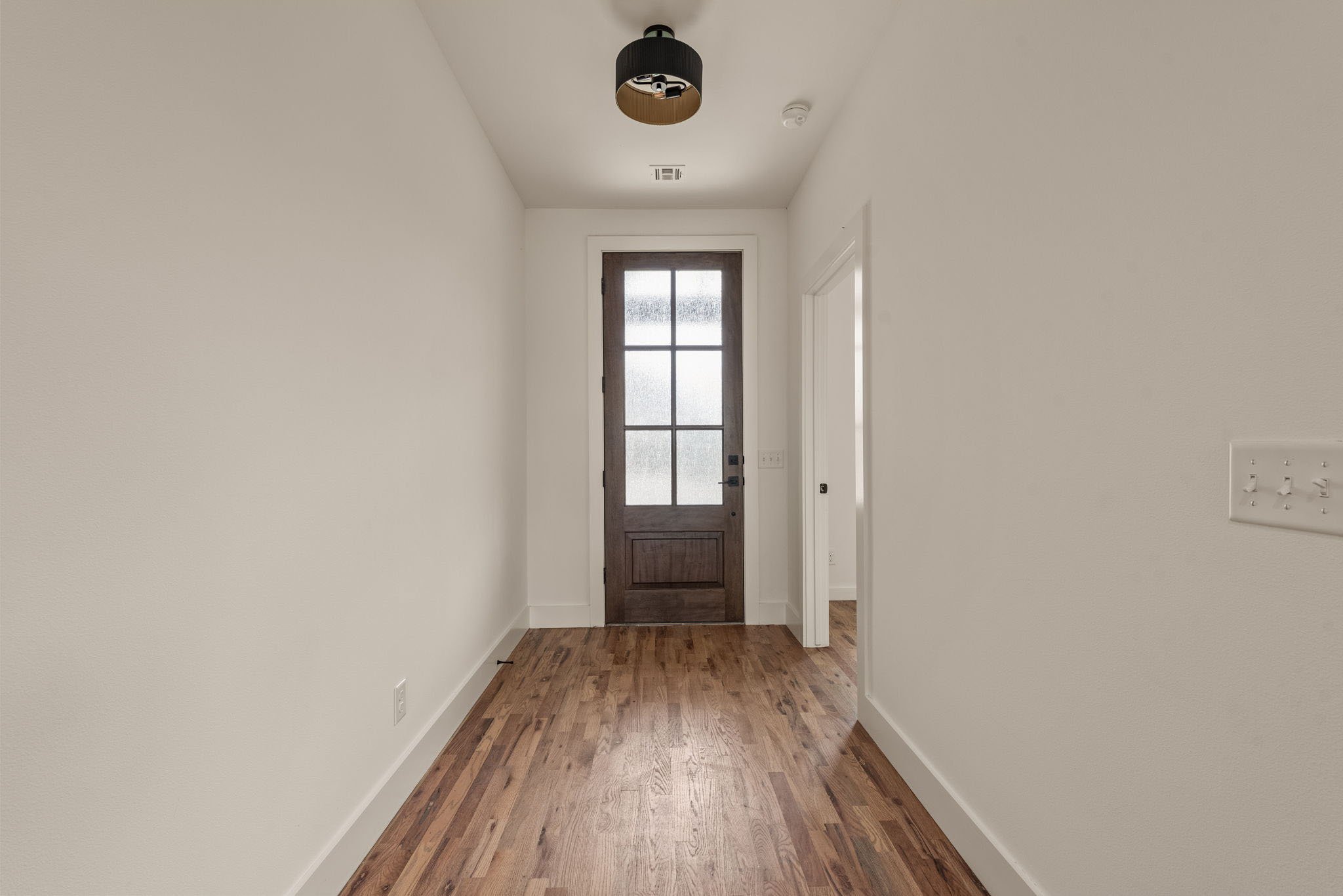 8-web-or-mls-2402 E Northampton St_Int_GCREP-32.jpg