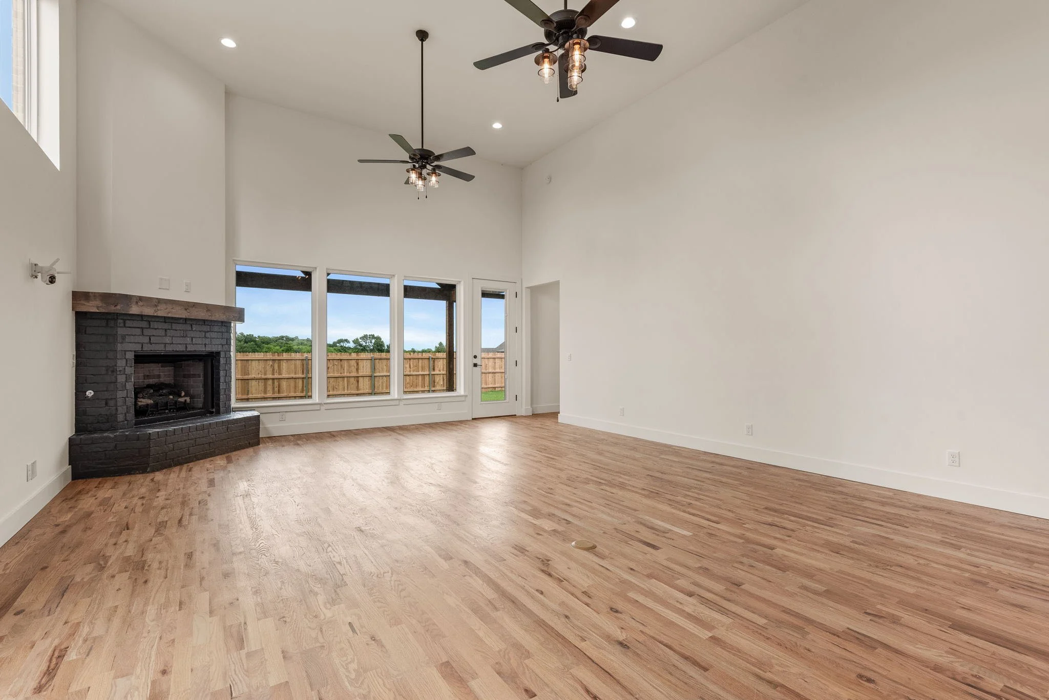 12-web-or-mls-2402 E Northampton St_Int_GCREP-41.jpg