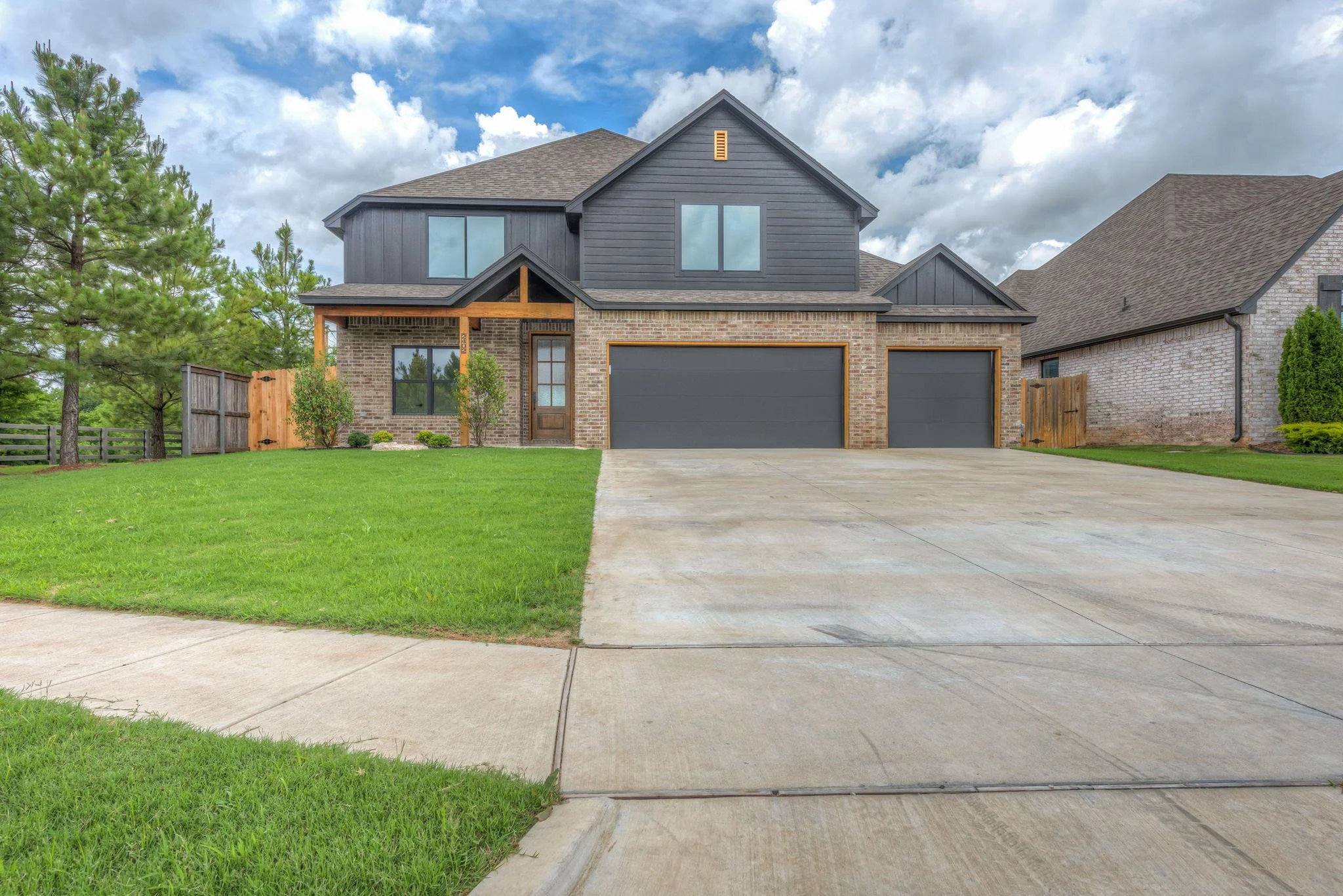 2-web-or-mls-2402 E Northampton St_Ext_GCREP-9.jpg