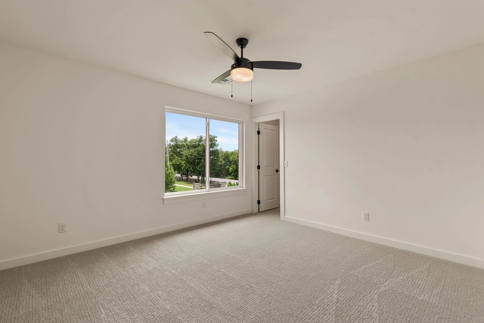 47-web-or-mls-2402 E Northampton St_Int_GCREP-7.jpg