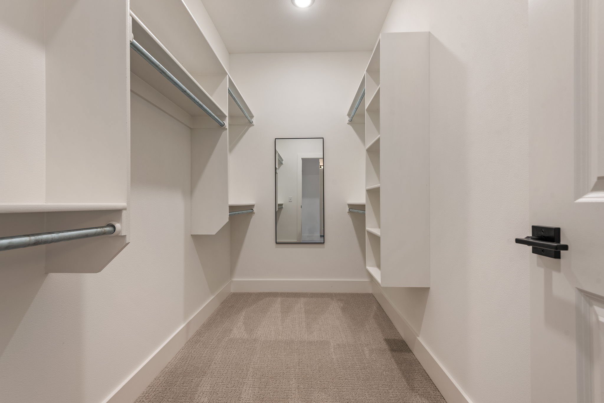 33-web-or-mls-2402 E Northampton St_Int_GCREP-21.jpg