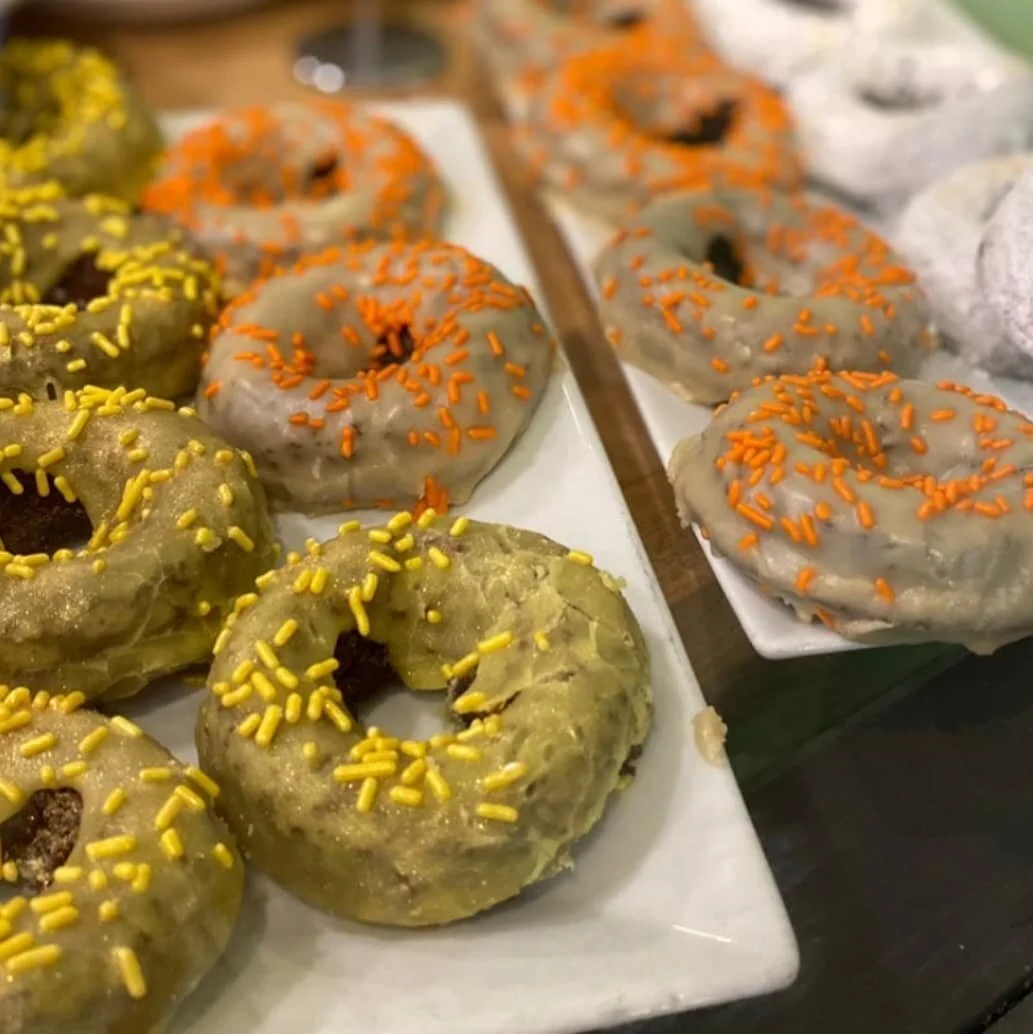 🥳HAPPY HOUR!🥳

🔊Buy two baked goods and get the 3rd FREE!

*TODAY* from 4-5PM!
TAG your bestie⤵️
.
.
.