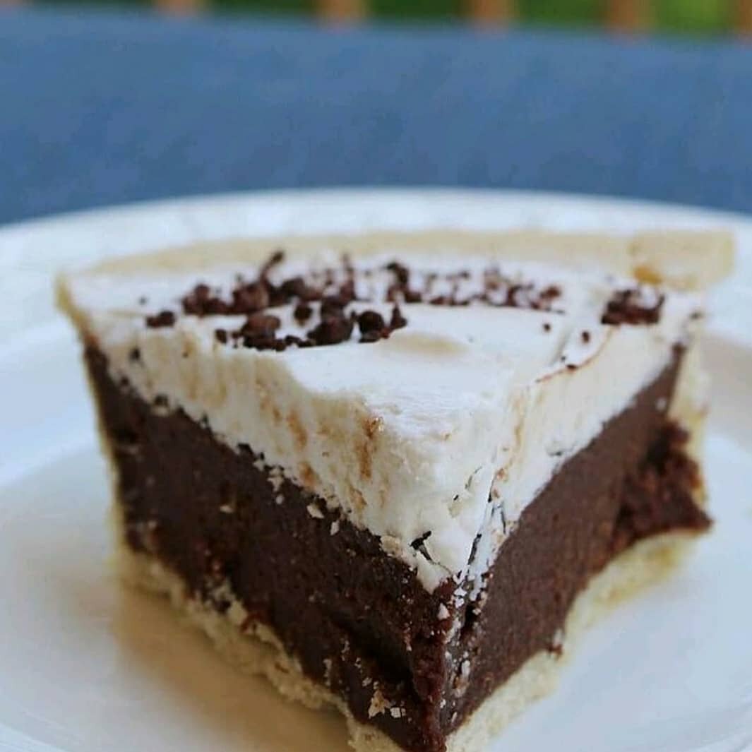 🥧Happy Pi Day!🥧

Come on down and celebrate with us at Flying Apron.😋

Grab a slice of pie for the special price of $3.14!

✴Chocolate Cream Pie
✴Mixed Berry Pie
✴Dutch Apple Pie

Open until 5PM!
.
.
.
#pidayseattle
#piday2021
#westseattlejunction 
#seattlefoodie 
#celiacsafepies
#glutenfreepie
#mustlovepie
#pidaywestseattle
#flyingapron #flyingapronwestseattle 
#seattlefoodiegf
#renton
#burien
#fremont
#redmond
#seattle
#greenlake
#pietime
#foodart
#thebestpnw
#pnwfoodie
#foodblogger
#foodcritic
#delicious
#plantbasedpie
#eatfreely