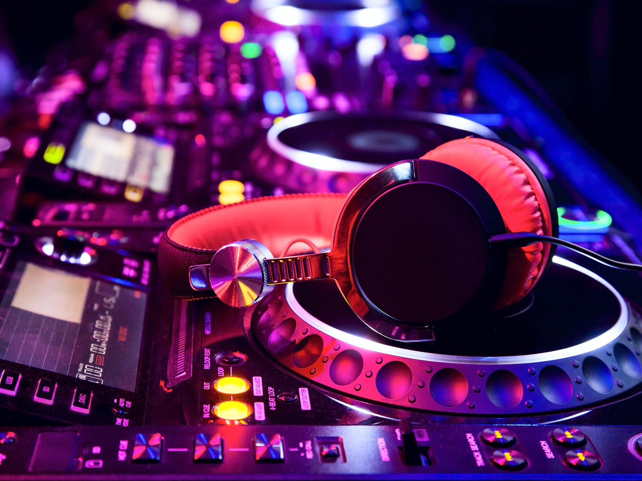 DJ - AdobeStock_45452813.jpeg