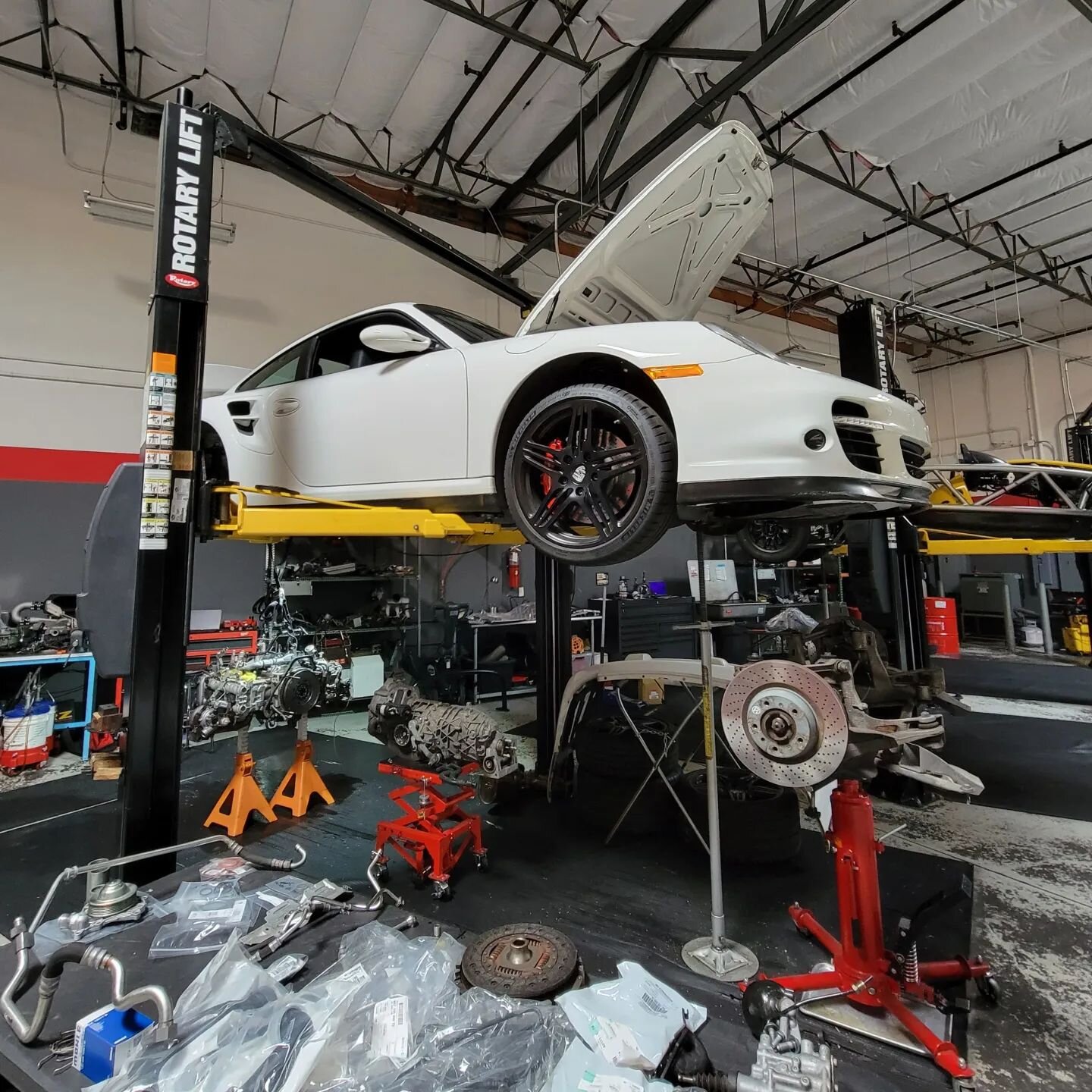 997 Turbo coolant pinning service with upgraded @sharkwerks coolant pipes in progress.

#porsche #997turbo #911turbo #sharkwerks #trackspec #trackspecautosports