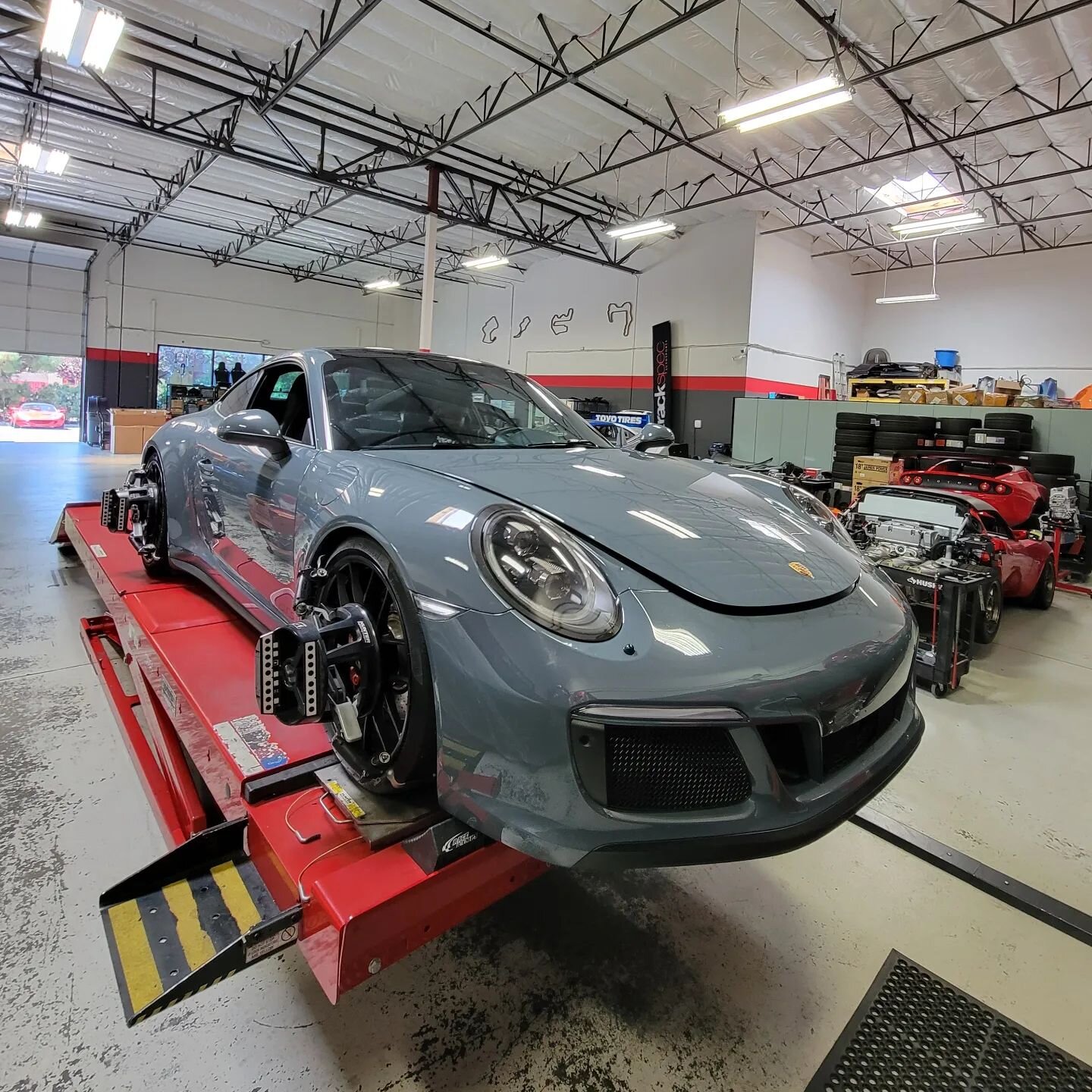 @techartusa lowering springs installed on this 991 C4 GTS this morning.
#porsche #gts #991gts4 #trackspec #trackspecautosports