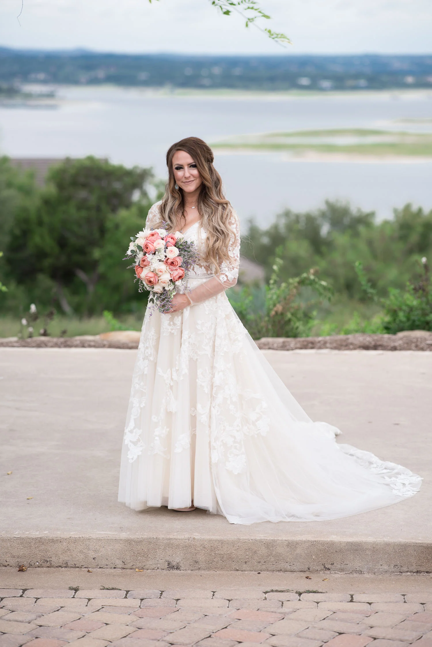 26 bridal portrait session at vintage villas in austin.jpg