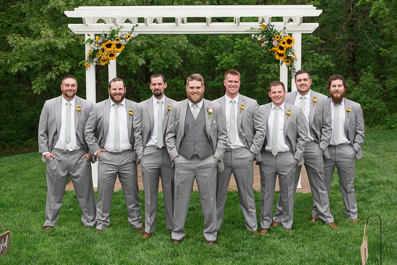 86 Groomsmen Pose Ideas.jpg