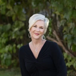 Tracie Yautz Medical Intuitive & Naturopath