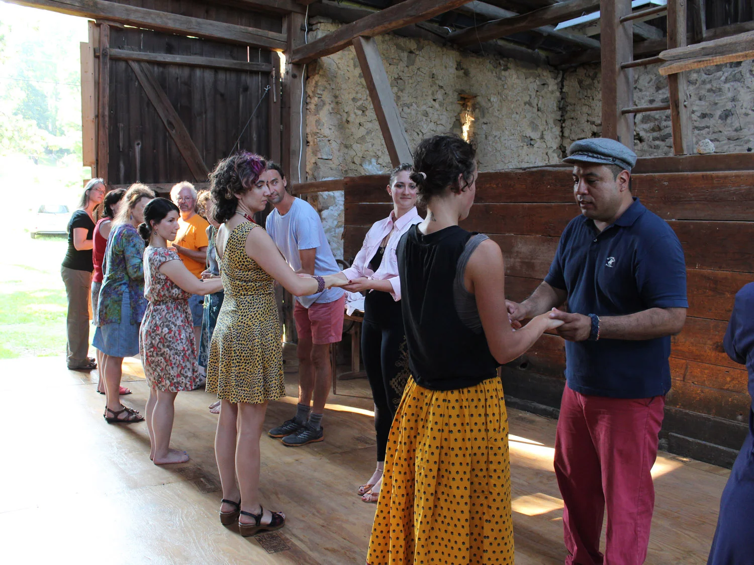 Daniel EGUSQUIZA leading salsa at an arts in the fields event