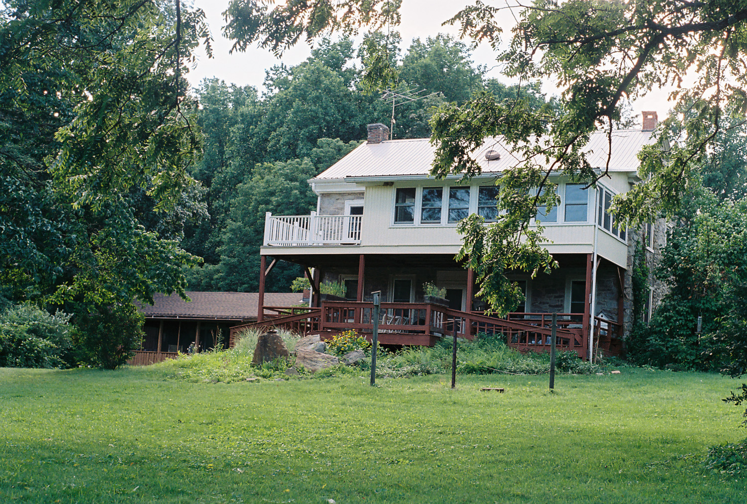 farmhousecabinweb.jpg