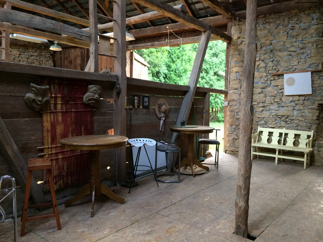 studiosidebarnlookingout.web.jpg