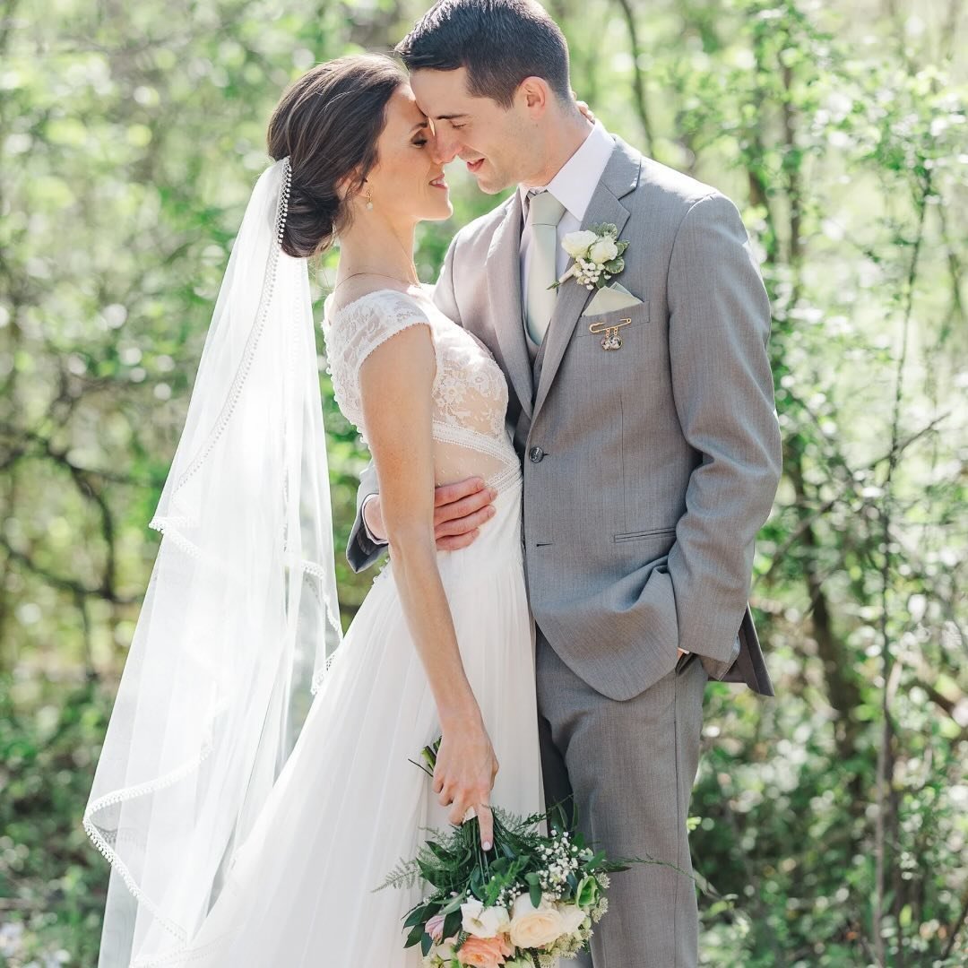 We absolutely LOVE seeing brides on their wedding day and sharing our Real Loveliest Brides with you! Today we&rsquo;re featuring Caroline who found her loveliest dress with us!

She chose a beautiful Pronovias gown with exquisite details&mdash;from 