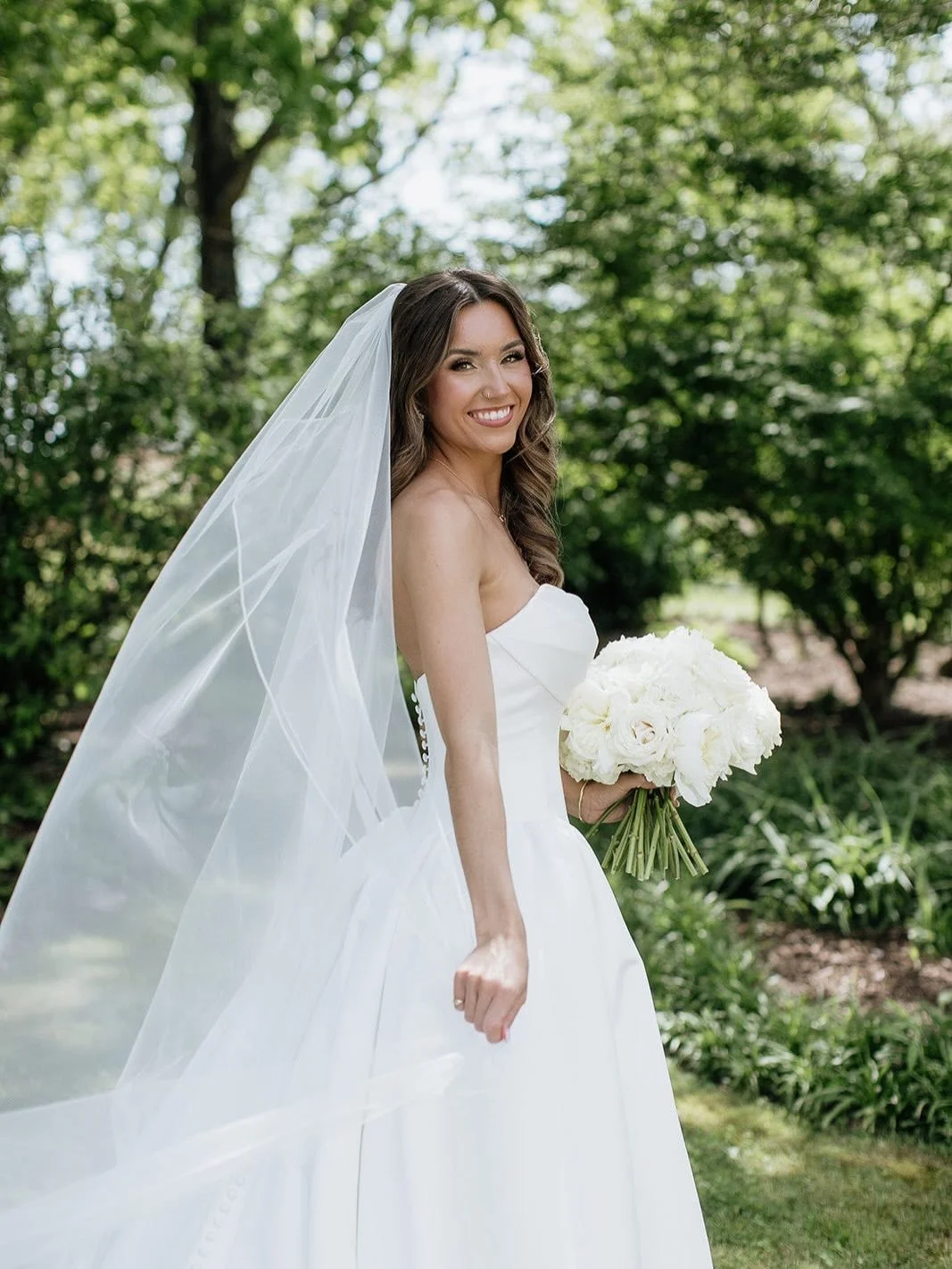 There&rsquo;s something unforgettable about a timeless ballgown 🤍

For her wedding at Marblegate Farm, Loveliest Bride Emma chose a Pronovias satin duchesse gown featuring a romantic full skirt and modern waterfall waist complete with elegant button