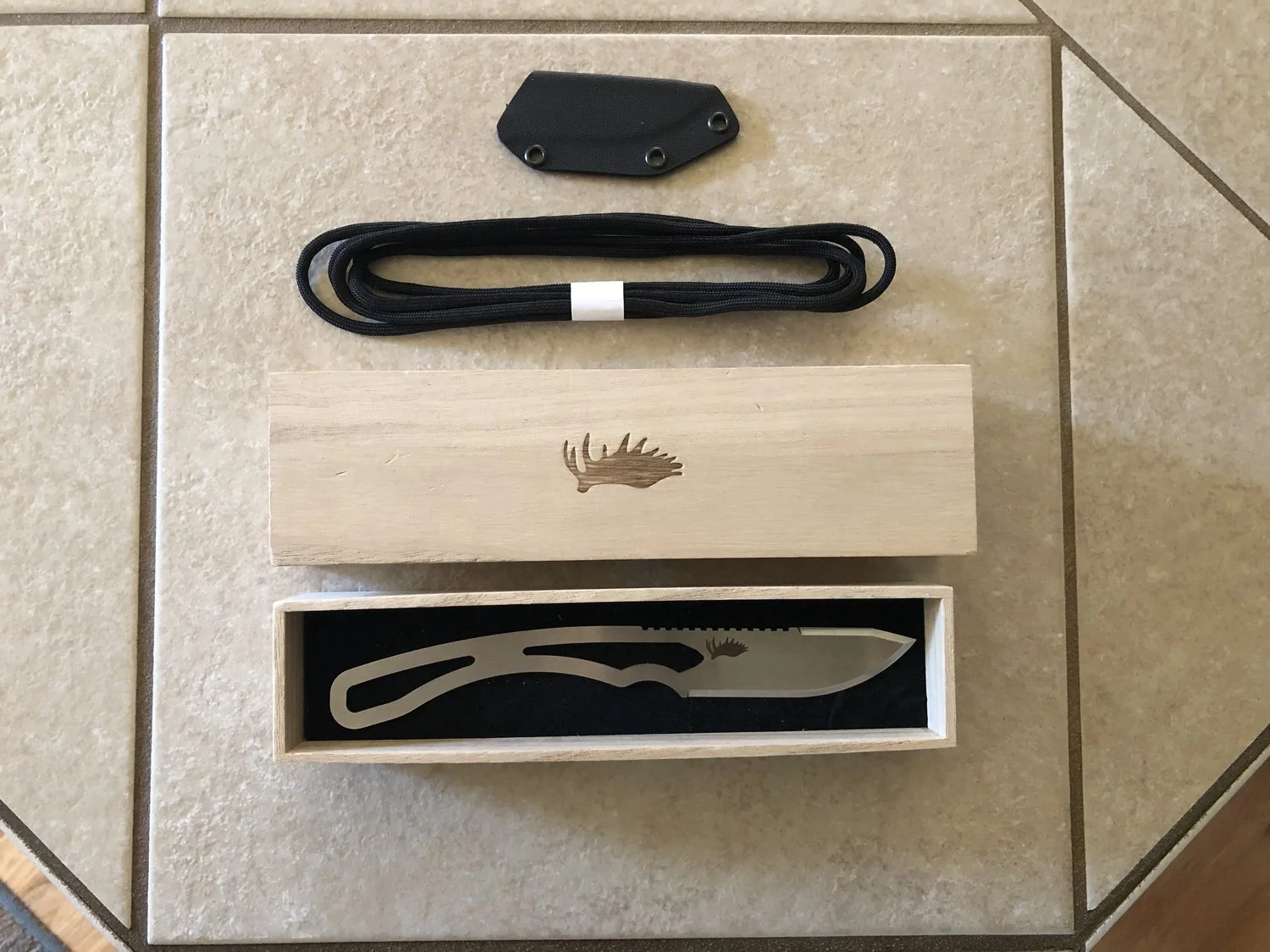 knife and wood box.jpg