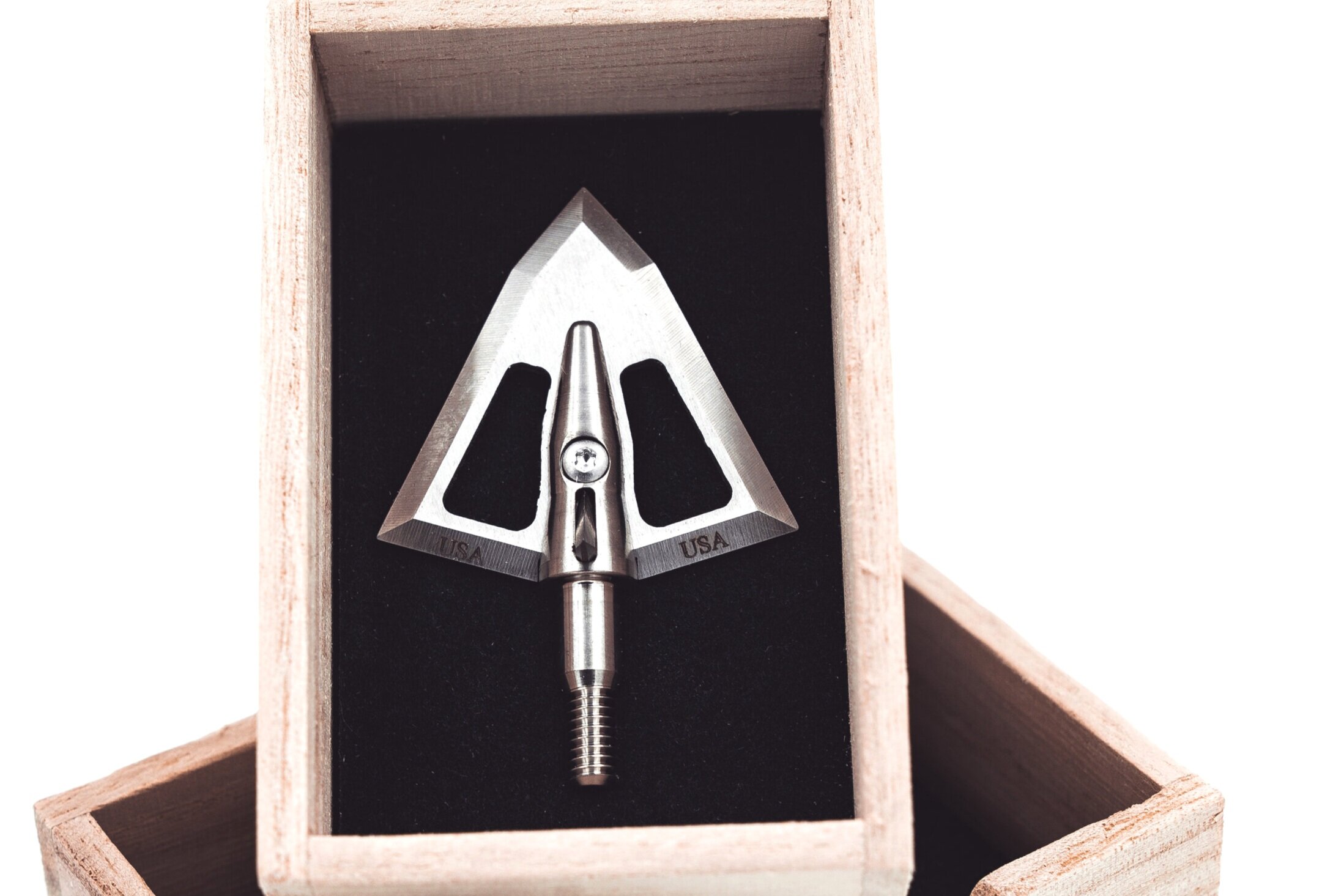 Iron Will Outfitters High Quality Broadheads and Components for Bow