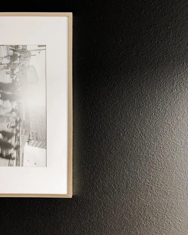 Quick #transformationtuesday I did over the weekend 🖤 We’re slowly moving away from the generic “builder grade” ☓
☓
☓
☓
☓
☓
☓
#lightandbright #homedecor #interiorinspo #modernhome  #moderninterior #myhomevibe #homevibes #moderndeco