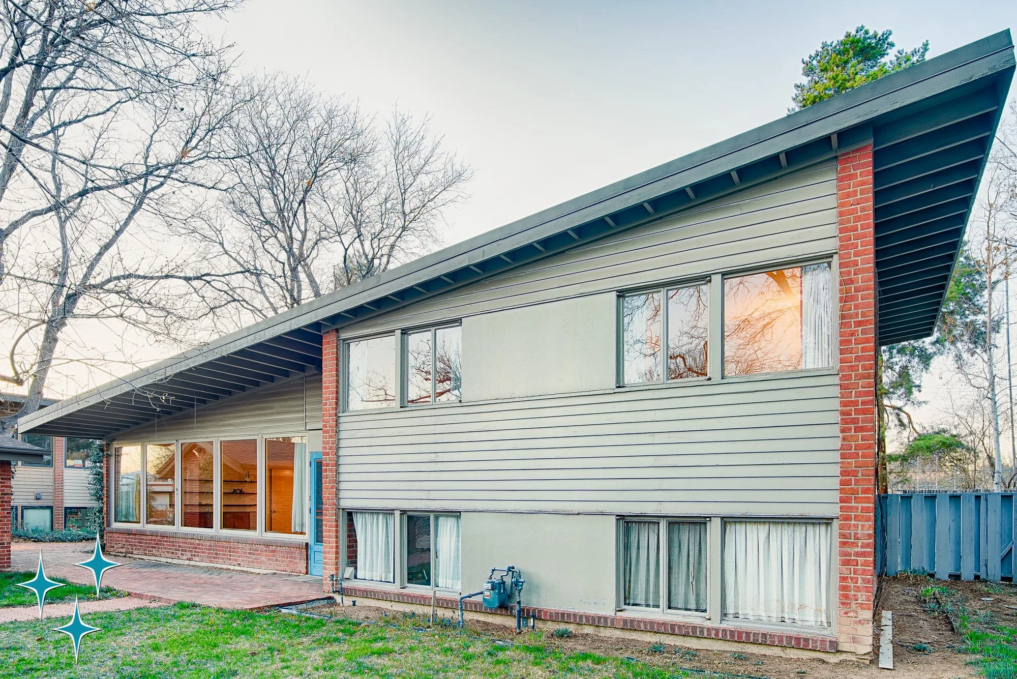 2403 South Dahlia Lane is a tri-level designed by Denver architect Eugene Sternberg.