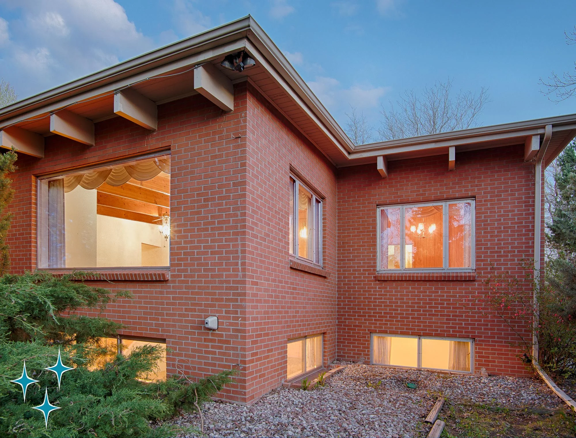 10350 W 35th Avenue is an all-brick mid-mod ranch in Wheat Ridge. Offered by Adrian Kinney, Broker Associate, Resident Realty South Metro.