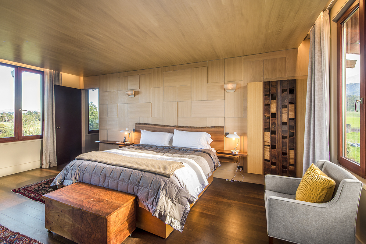The Olive House is elegantly set in Hapuku's unique style, with our custom made furniture complemented but the use of timber and ceramics, with textured wooden walls &amp; hardwood floors.