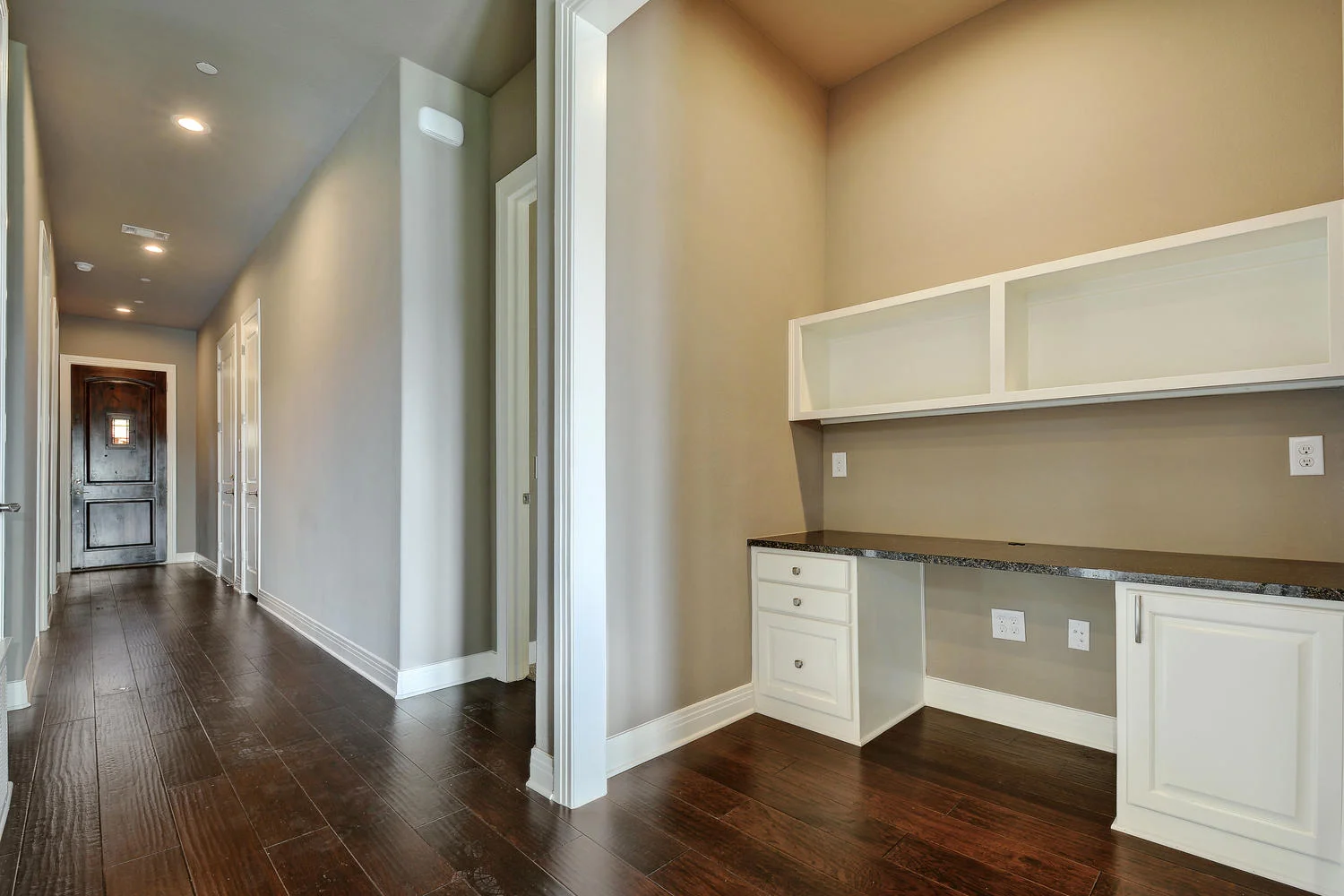 2601 N Quinlan Park Rd Unit-large-006-5-Foyer Hall 059-1500x1000-72dpi.jpg