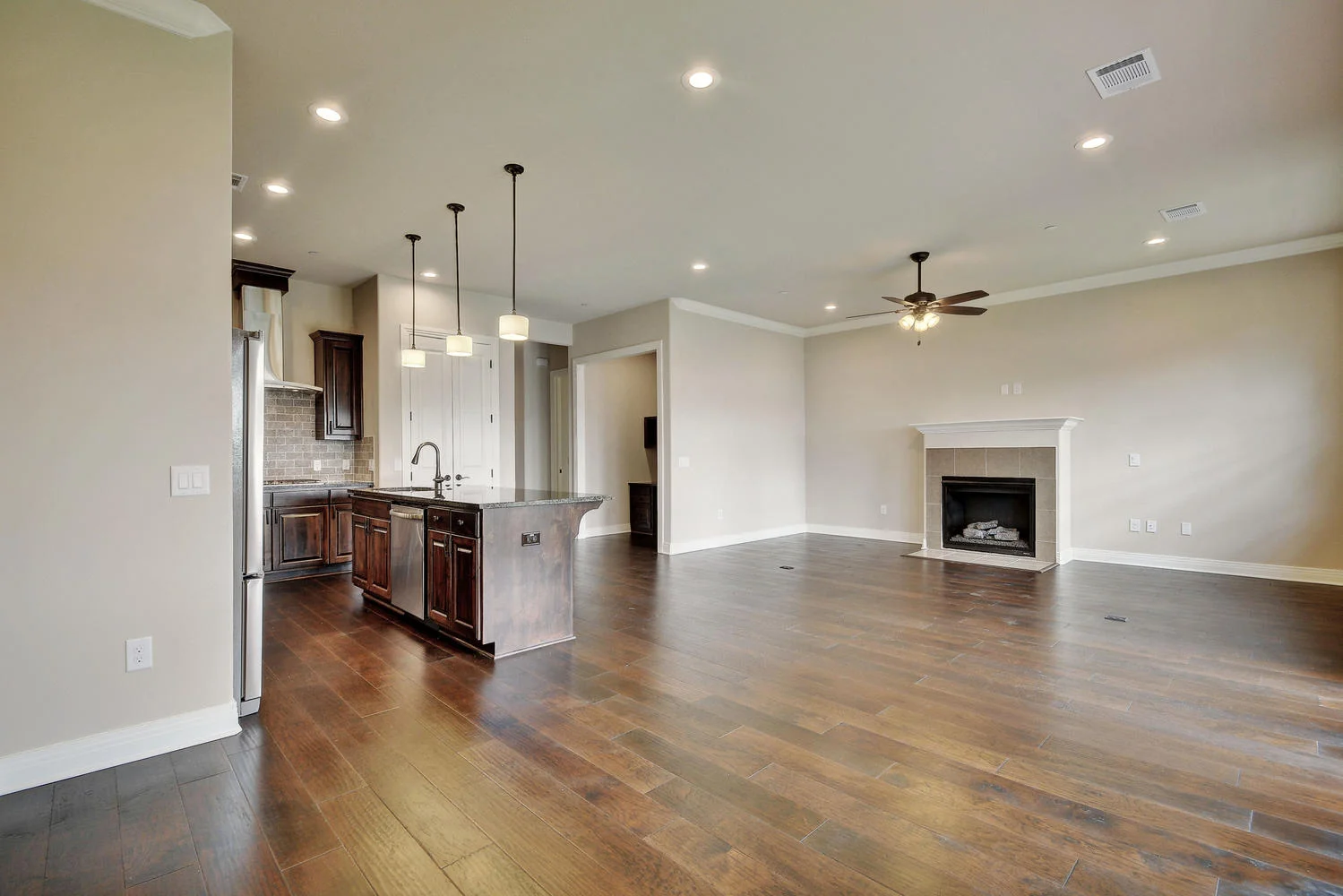 2601 N Quinlan Park Rd Unit-large-010-9-Kitchen and Breakfast 114-1499x1000-72dpi.jpg