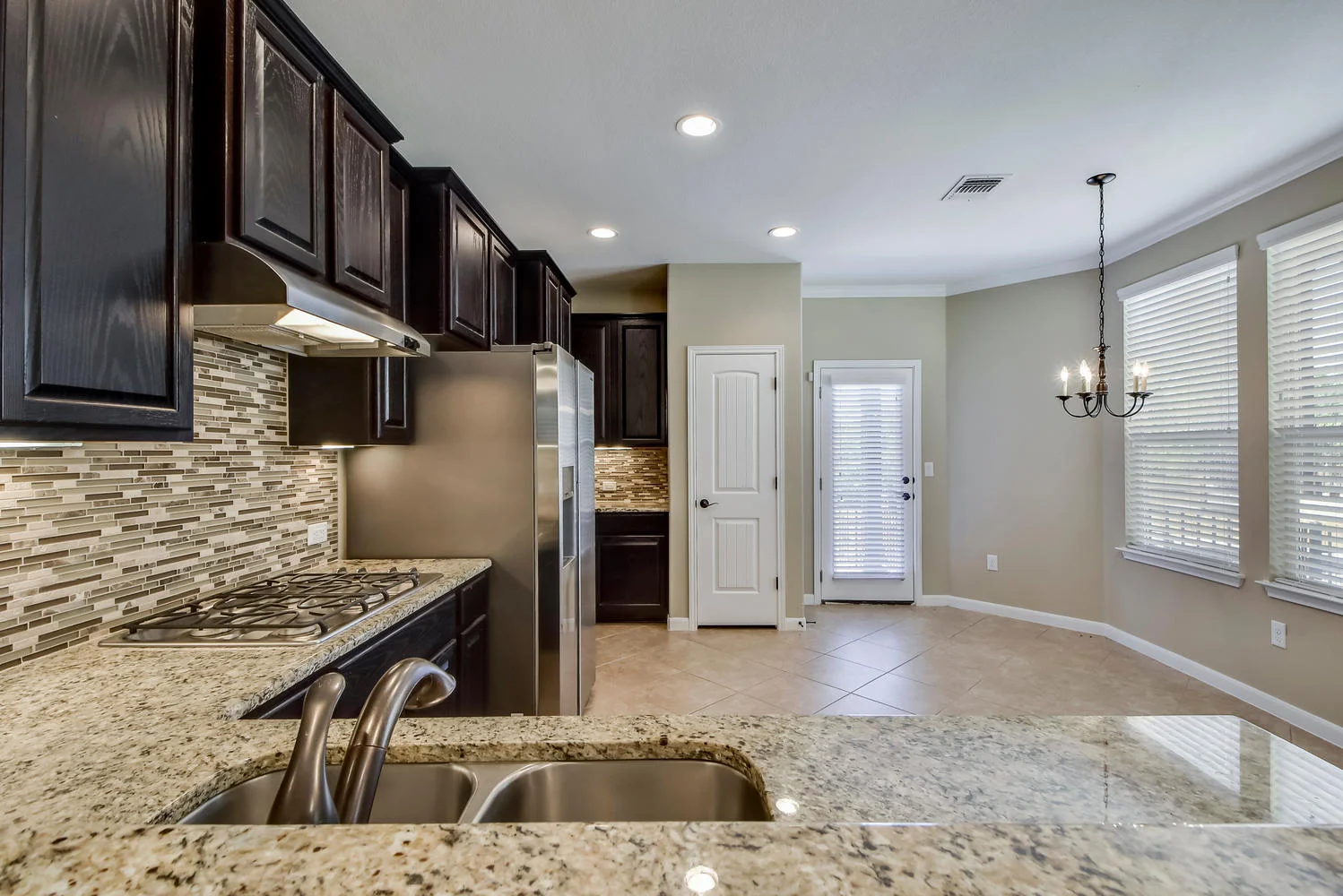 522 Meadow Lark Ave Unit B-large-011-16-Kitchen and Breakfast 02-1499x1000-72dpi.jpg
