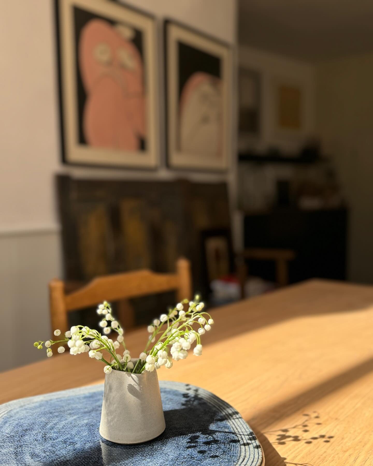 From the garden &hellip; Roger Cecil life paintings beyond &hellip;

Muguet is an emblem of purity, rebirth and joy 

Happy Sunday!
.
.
#happysunday #lilyofthevalley #muguet #rebirth #rogercecil #mycuratedhome #galleryownerslife #hayonwye #thetableha