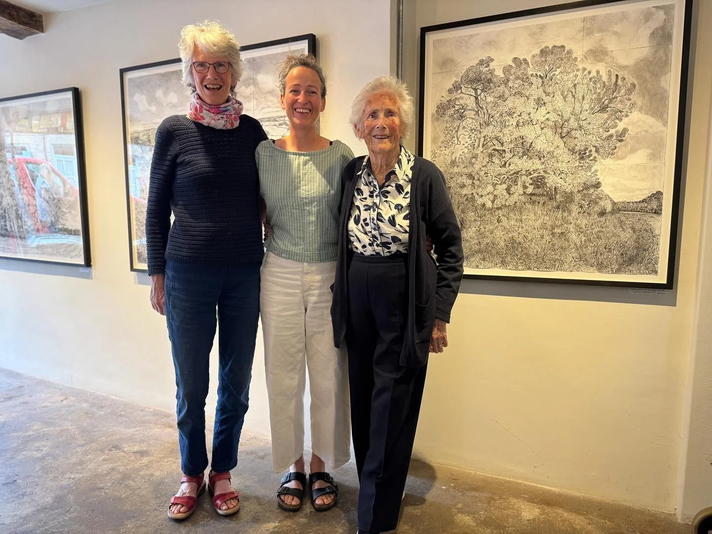 Three generations!

Rosie&rsquo;s marvellous show is on for another week.
.
.
#rosiemaccurrach #soloshow #enpleinairdrawing #galleryownerslife #hayonwye #thetablehay