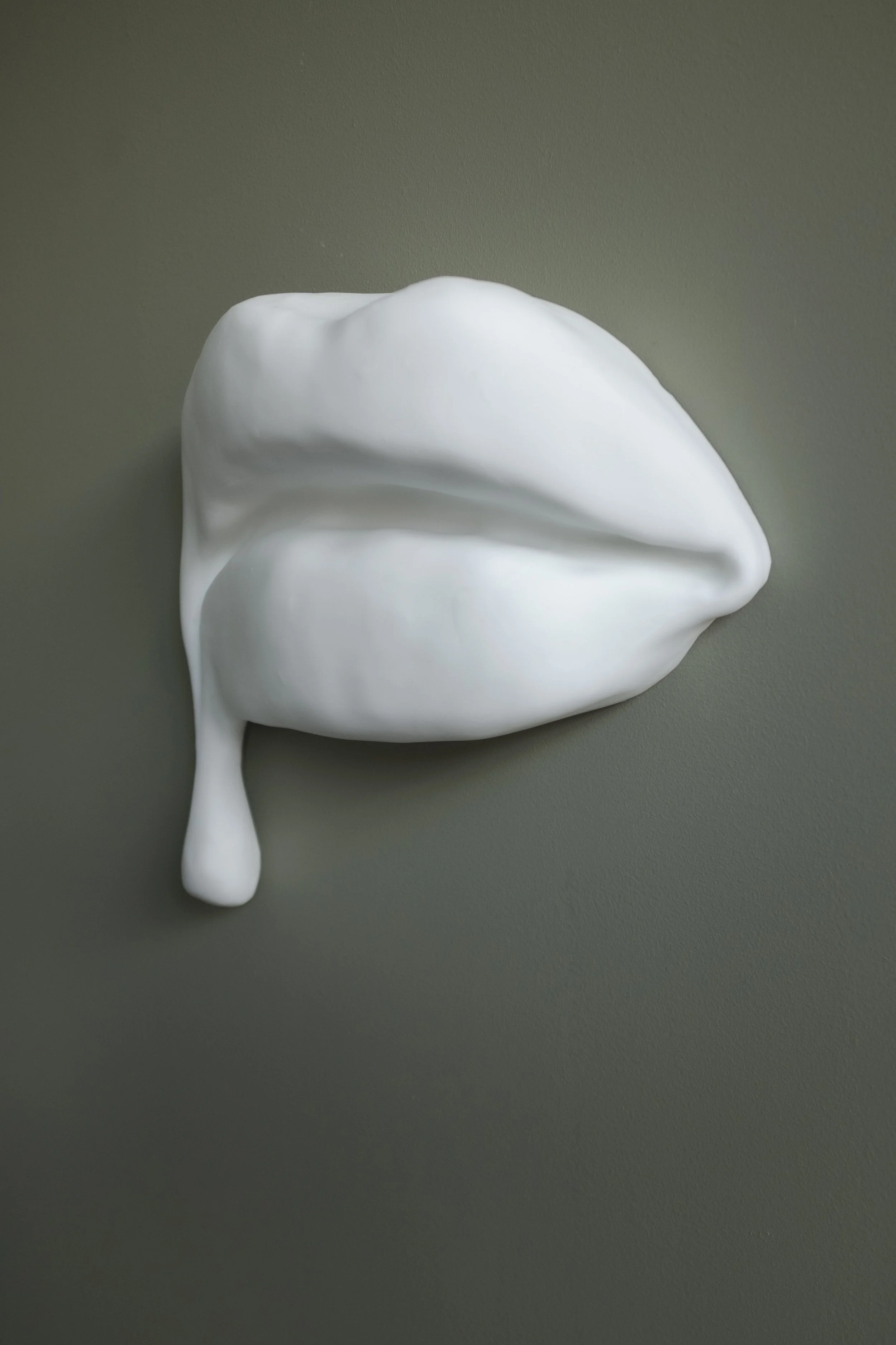  “Drain” 38x37x14cm  19 kg white opalin glass 