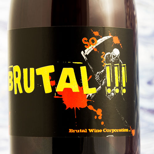 Joan ramon is medeoprichtrer van de brutal wine corporation, waar meerdere vin nature producenten aan meewerken
