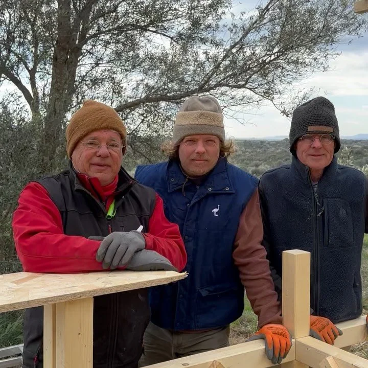 Built a wooden tasting table with my father and my uncle during the windiest week of the year.
Solid in every sense 🛠️🤝