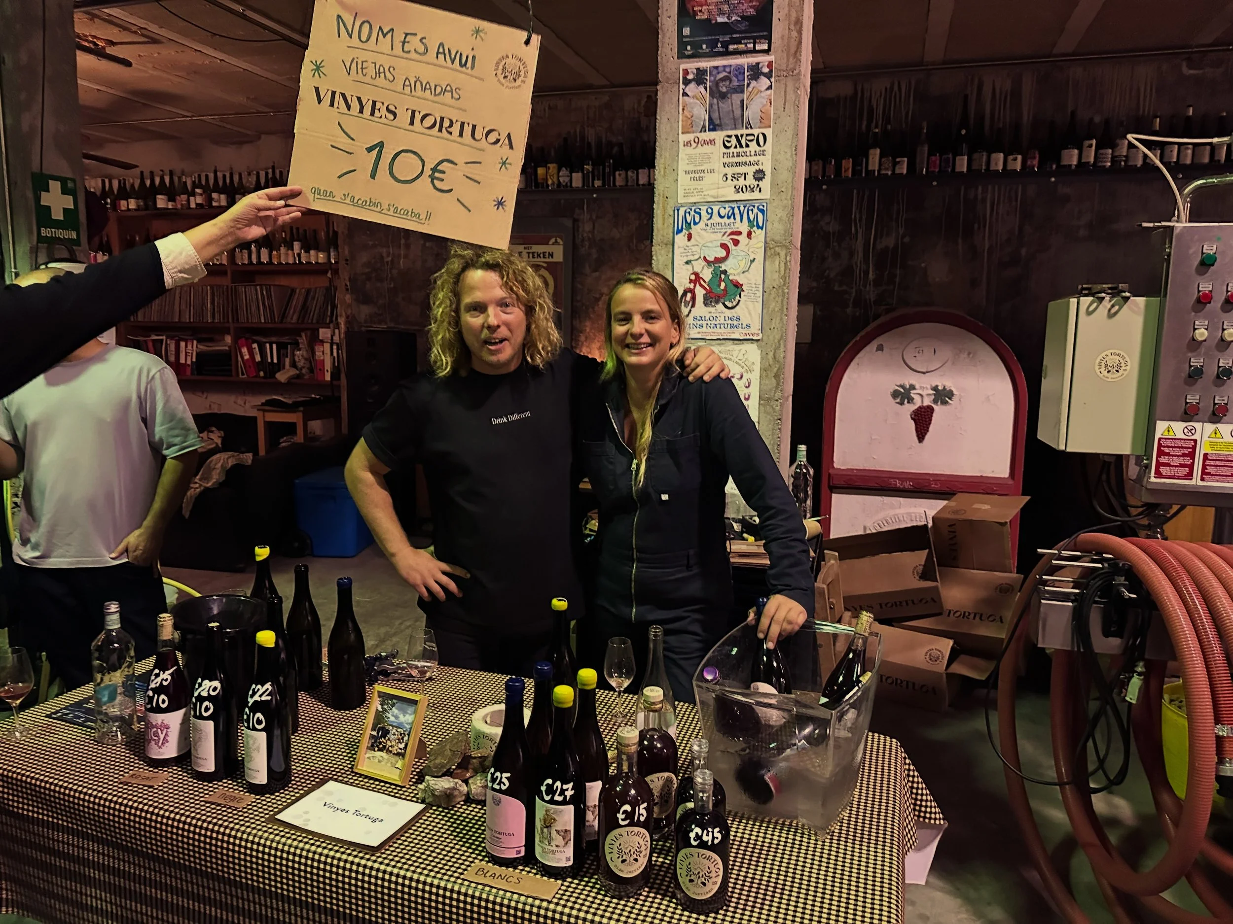 A little chaos, a lot of wine and all our favourite people in one place. 🍷🎉

Another lovely edition of Contraban! Always so good to catch up with fellow winemakers, old friends and new faces.

We brought along some older vintages for a little Contr
