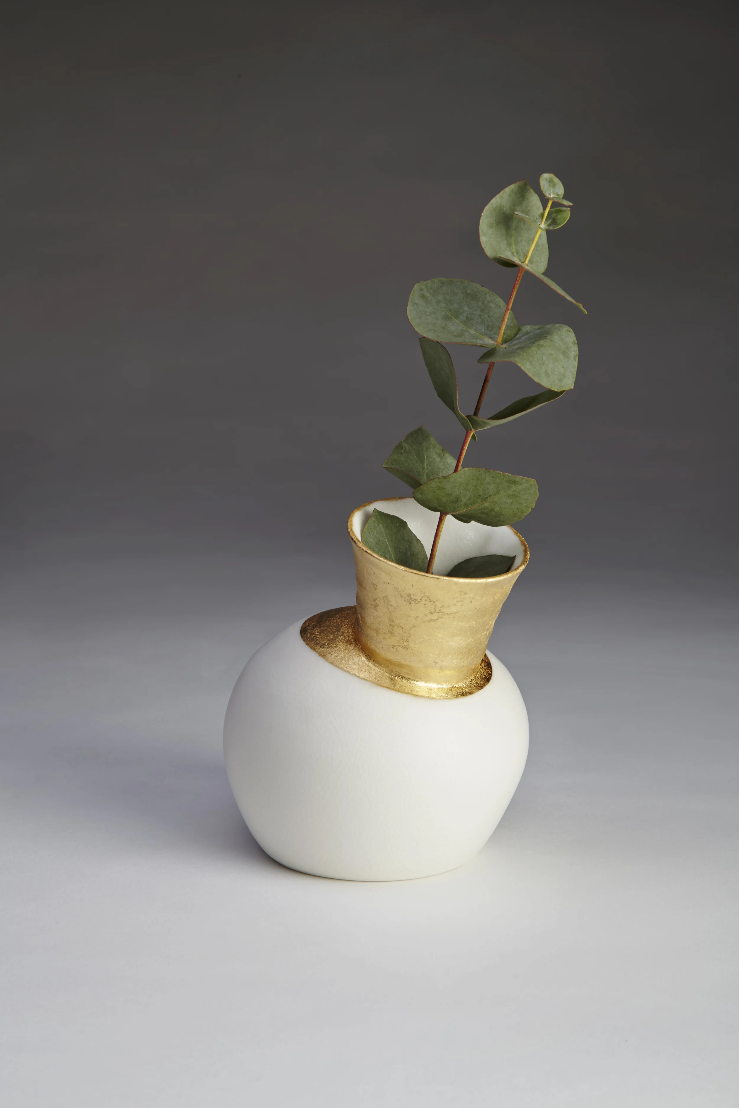 Vase_porcelain_gilded_jo davies_Speak_portrait.jpg