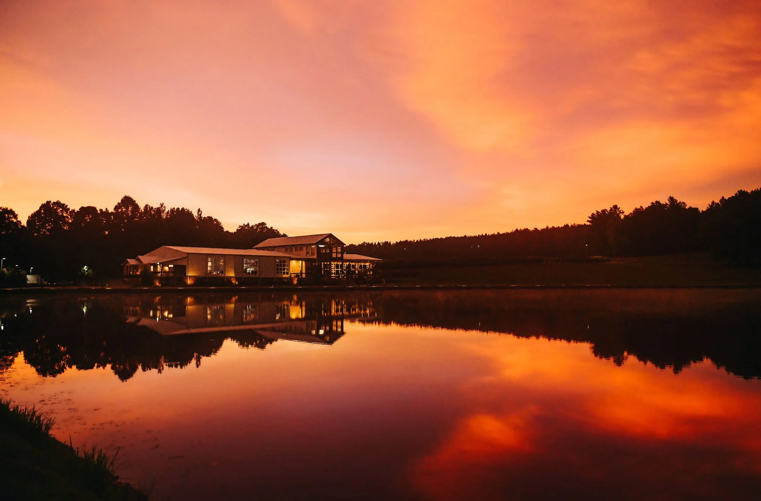sunset photo with venue reflecting on the lake at the jefferson oxford