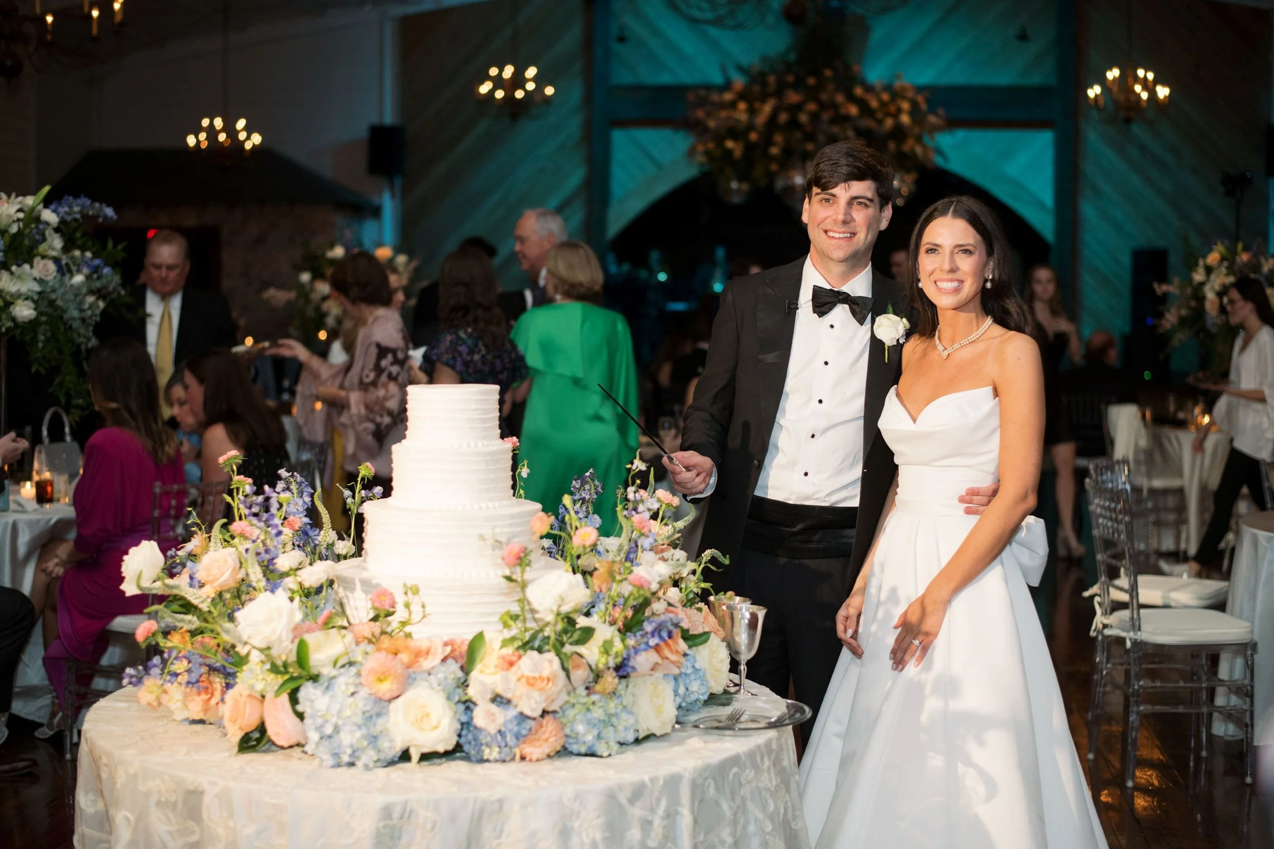 bride groom cutting cake jefferson oxford ms