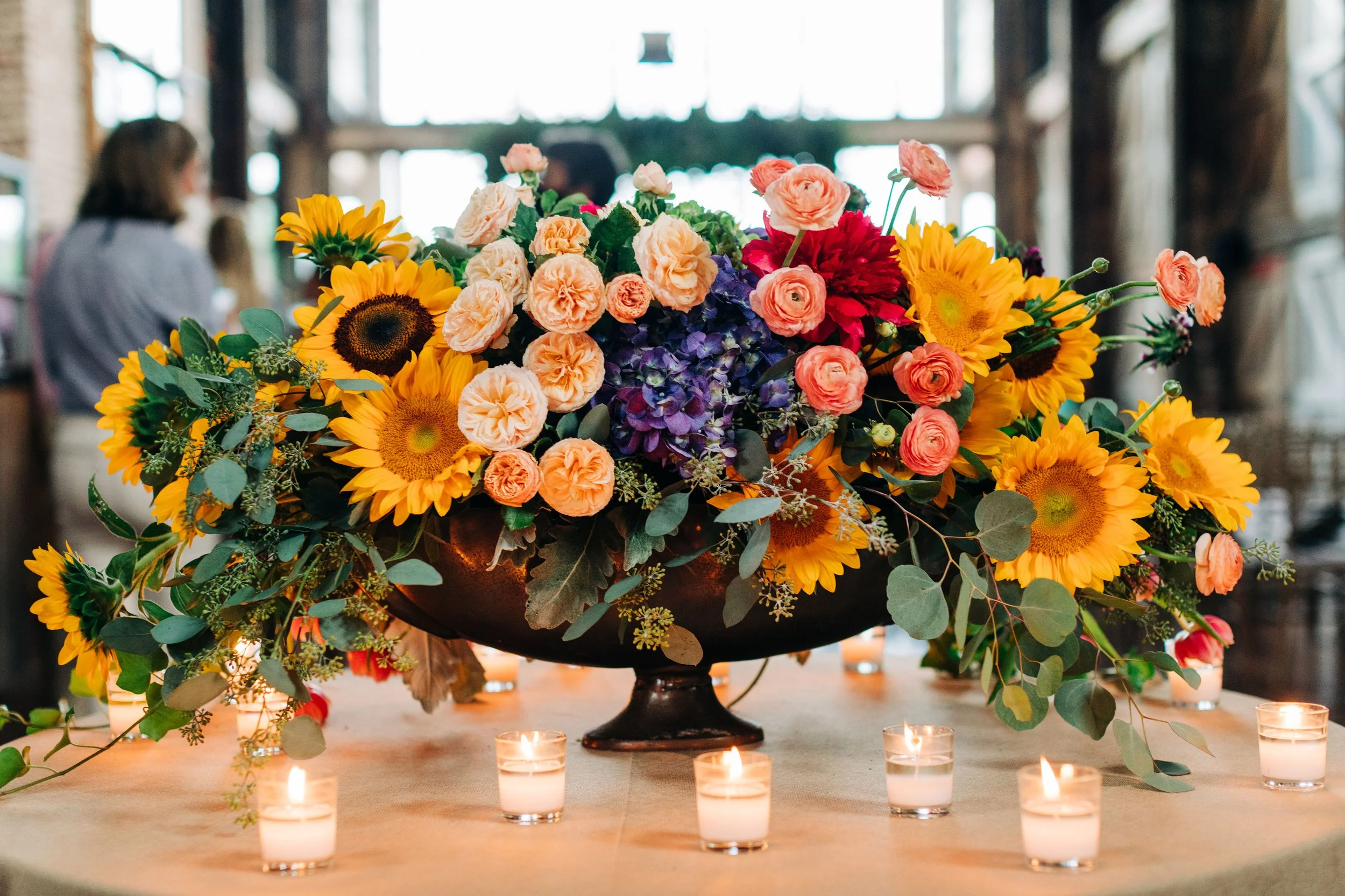 Stunning floral at rehearsal dinner at Jefferson in Oxford