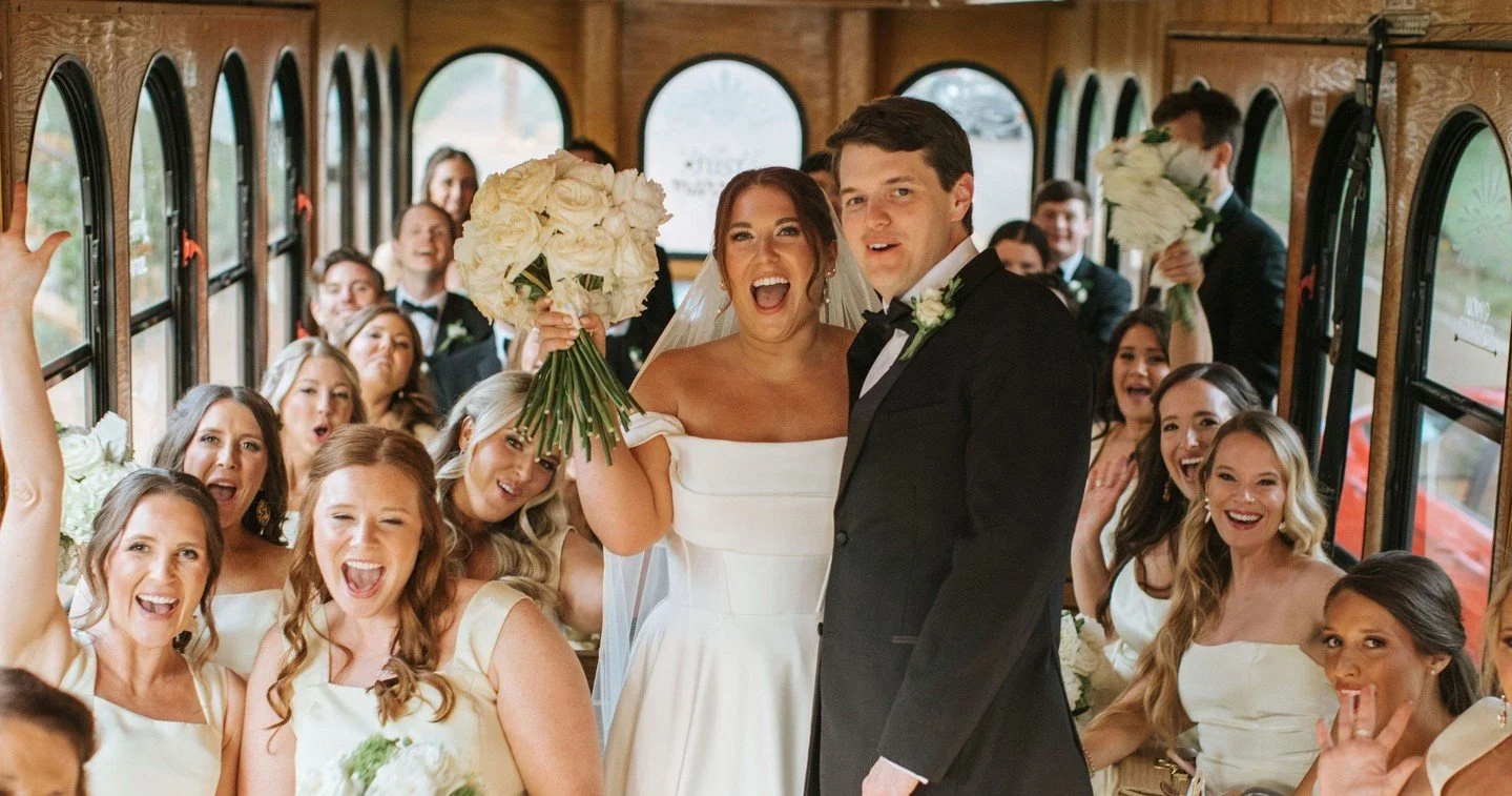 💫From the trolley ride to the dance floor—and every detail in between—this celebration was extraordinary. ✨💖
Shelby Claire & Walker 💖 May 2025
Coordinator: @Katienaron
Venue: @thejeffersonoxford
Floral: @OxfordFloral
Cater