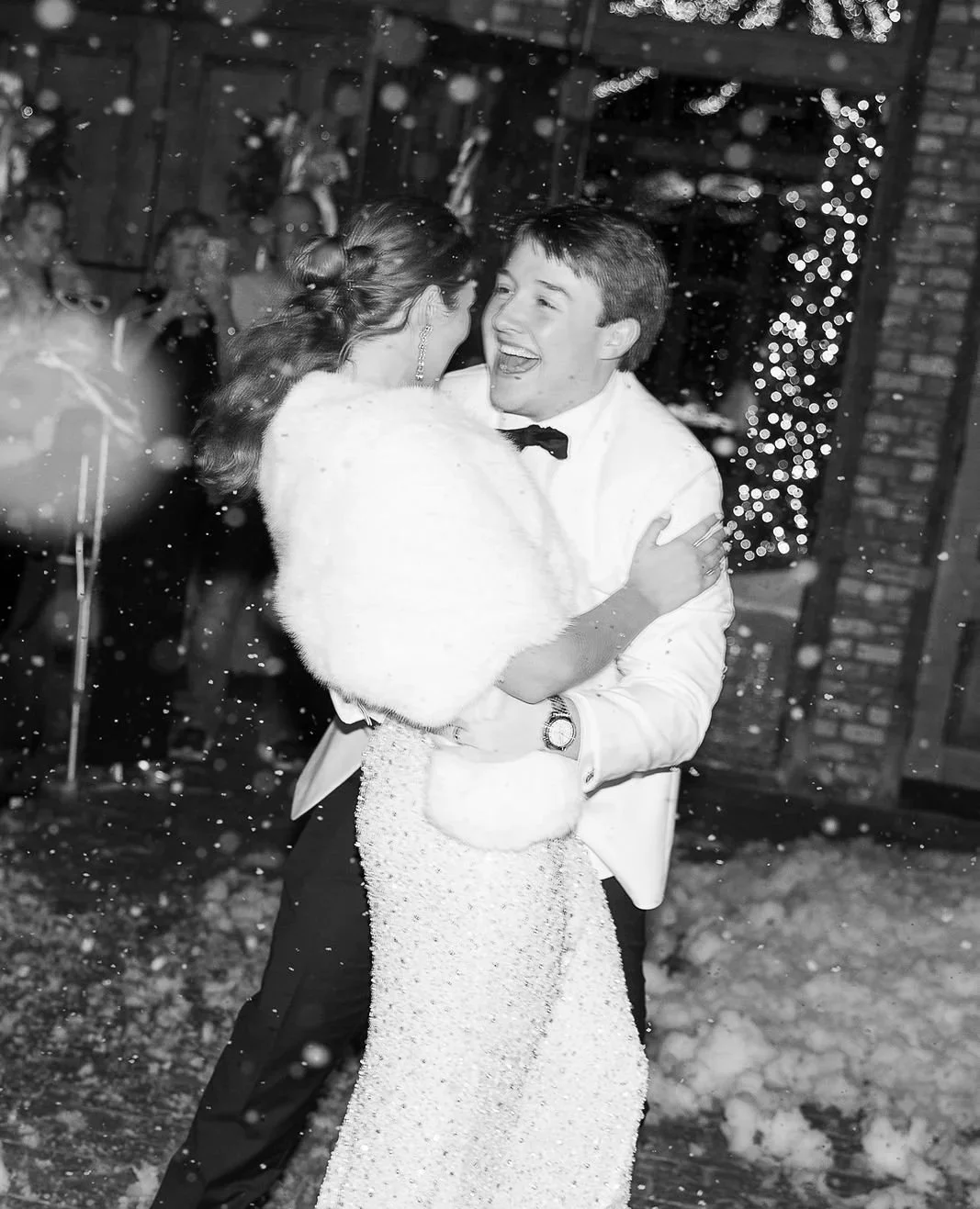 couple wedding send-off with snow machine at the jefferson oxford