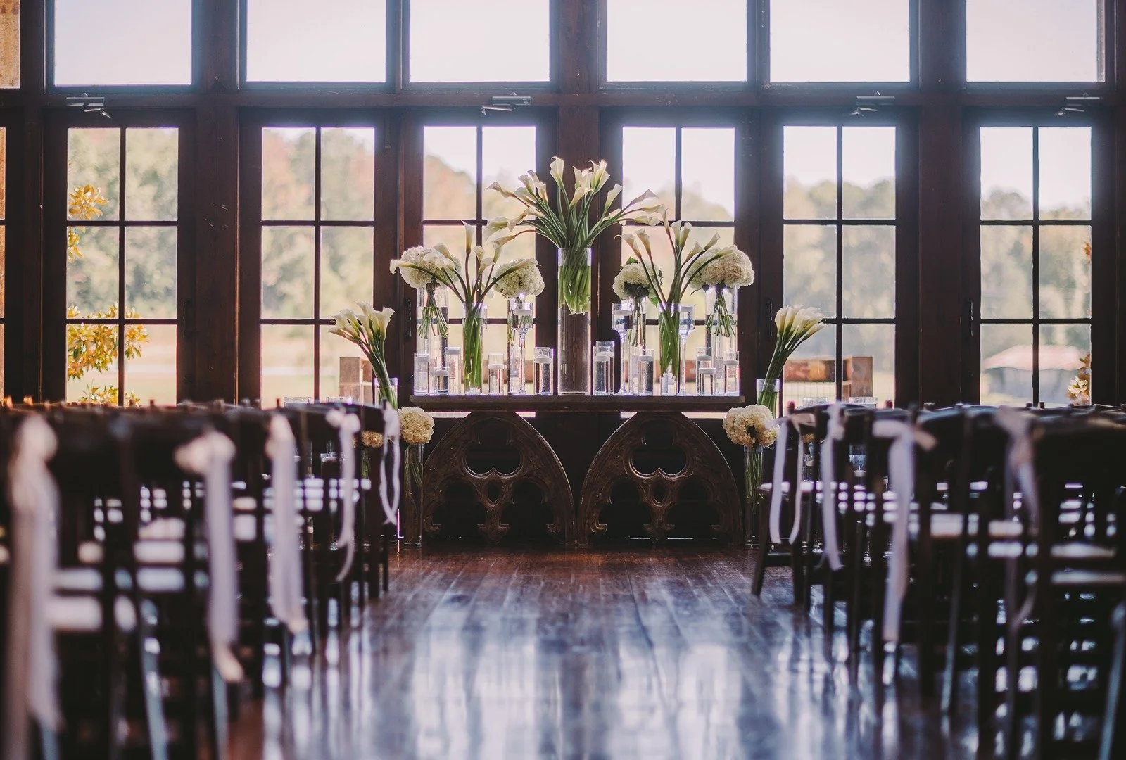 floral before a wedding ceremony in the Faulkner room at the Jefferson Oxford