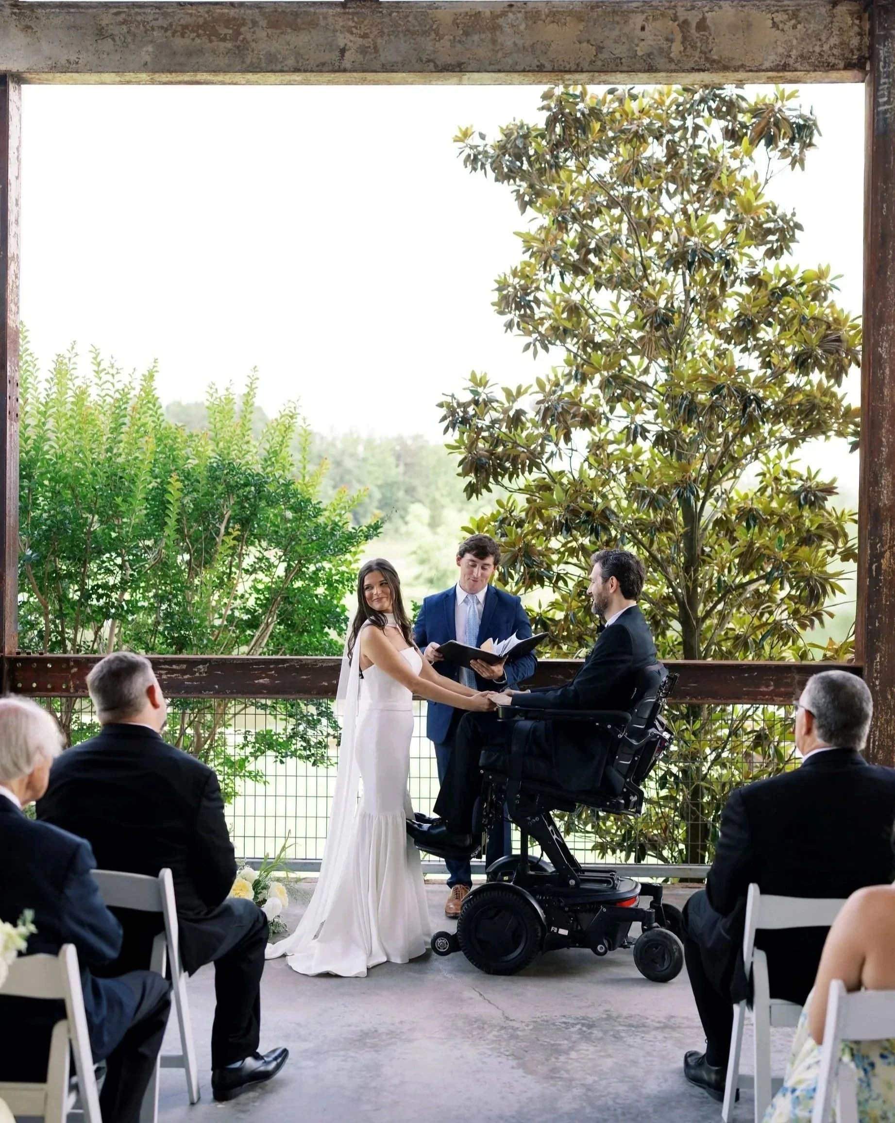 outside wedding on the covered porch at the Jefferson Oxford