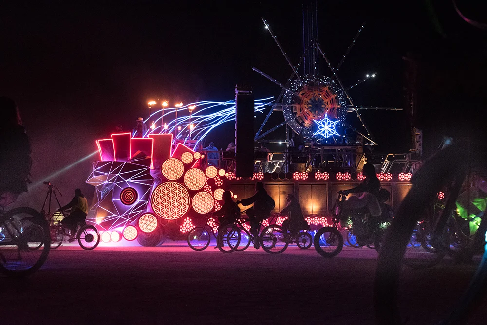 31100_28963_burningman2018_helenecyr.jpg