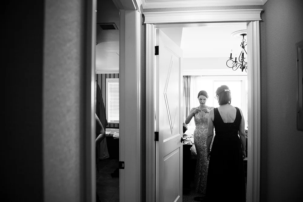 630_003-oakbay-beach-hotel-wedding-helenecyr.jpg