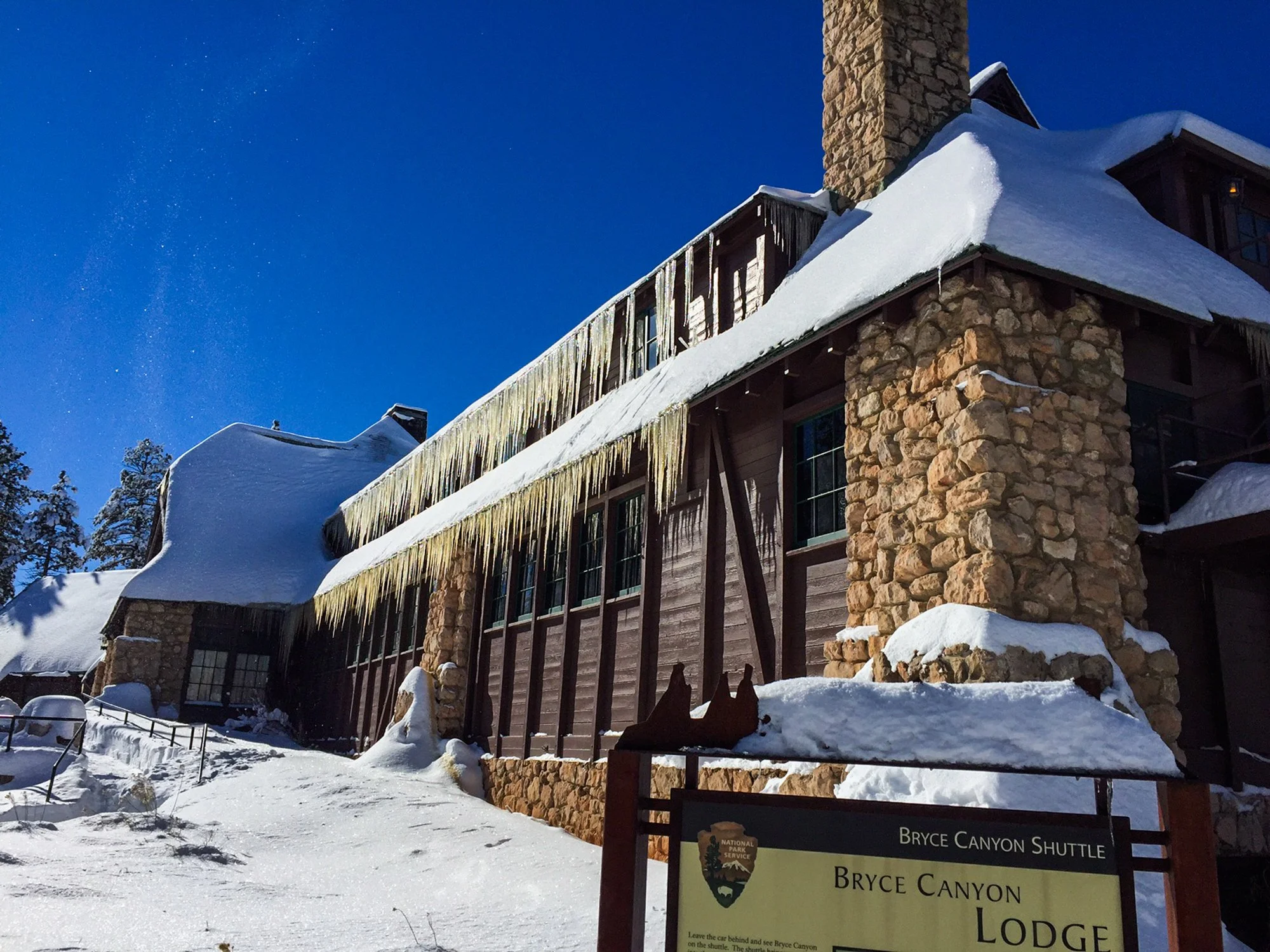 6 Ways To Winterize A Wooden Roof