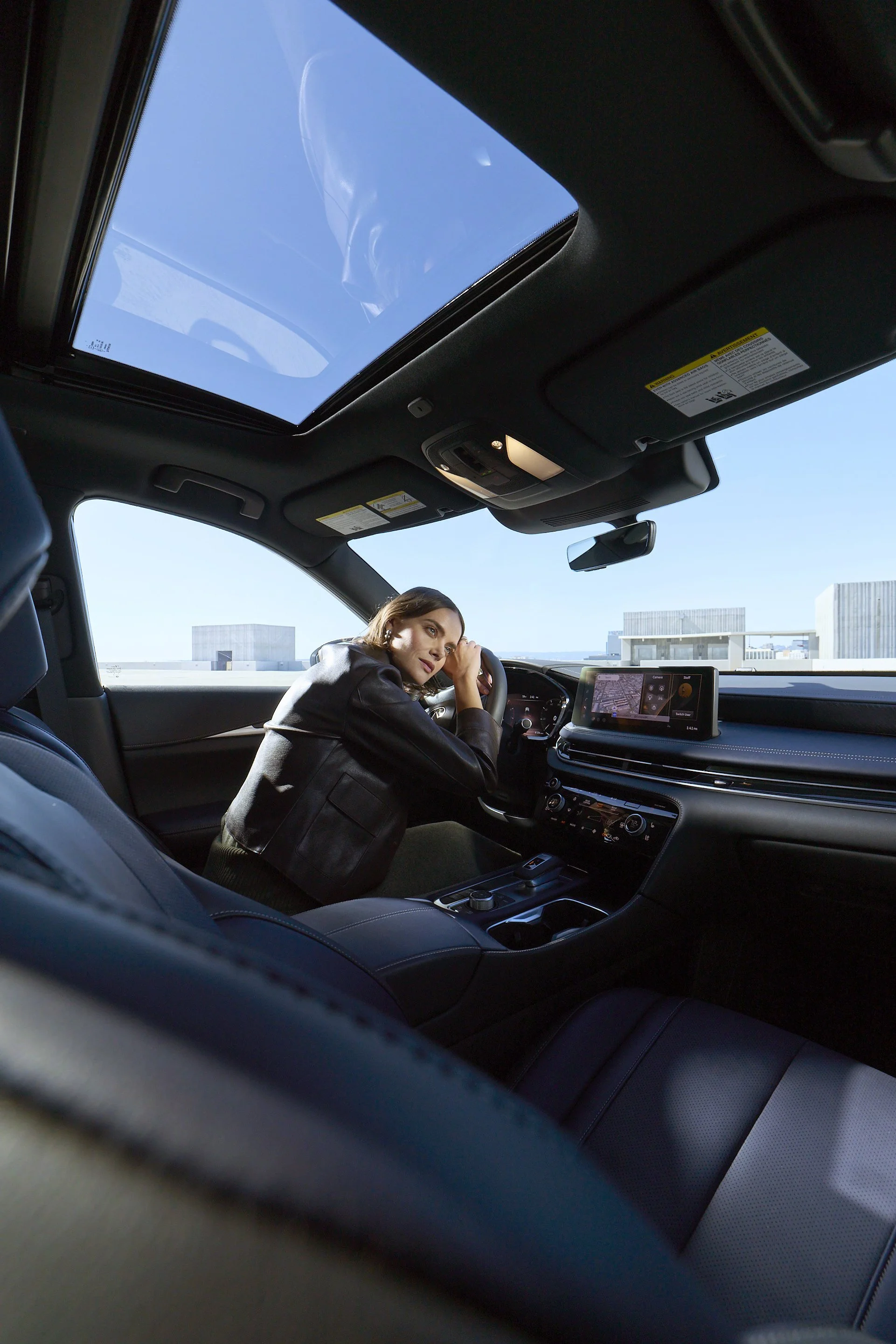 INFINITI_SPORT_SUV_HANDHELD_6358 copy.jpg