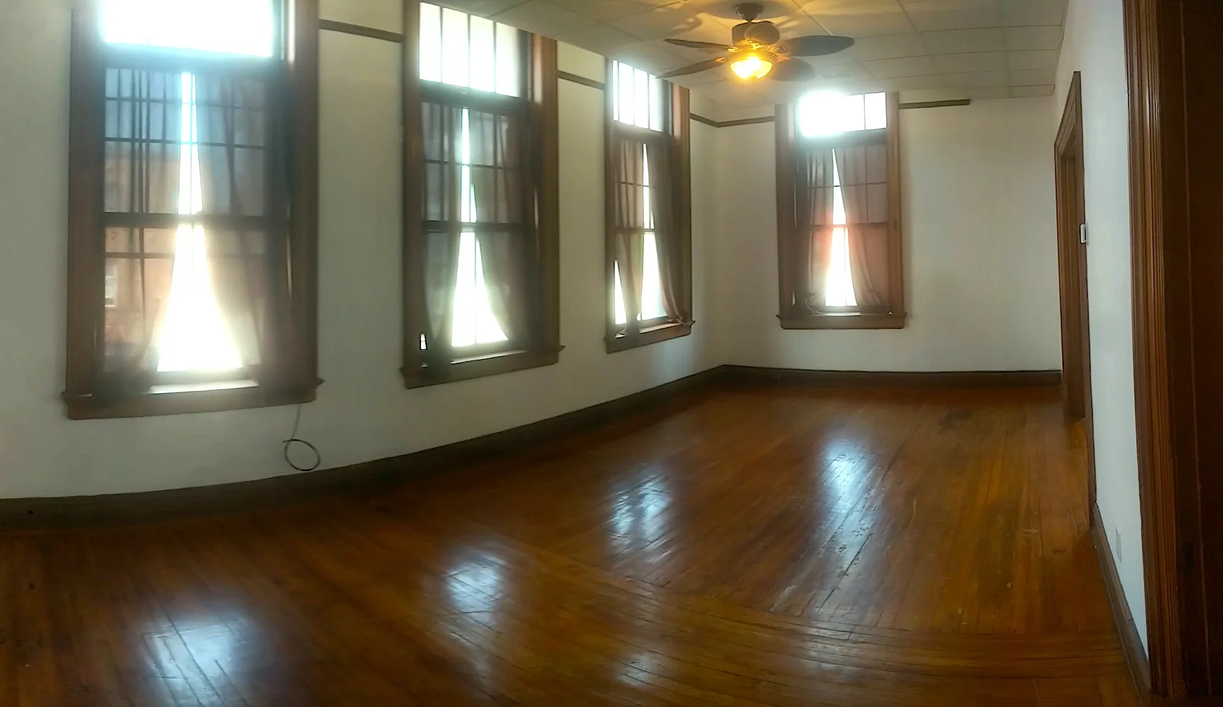 84#102 2019 Living Pano 2.jpg